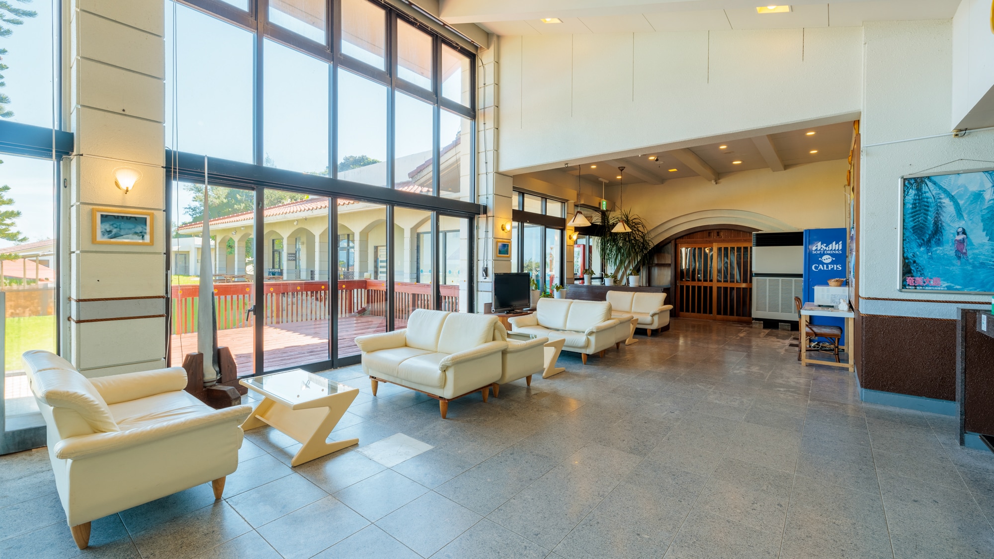 <Lobby> We welcome you in our bright glass-walled lobby. Activities registration is also done here.