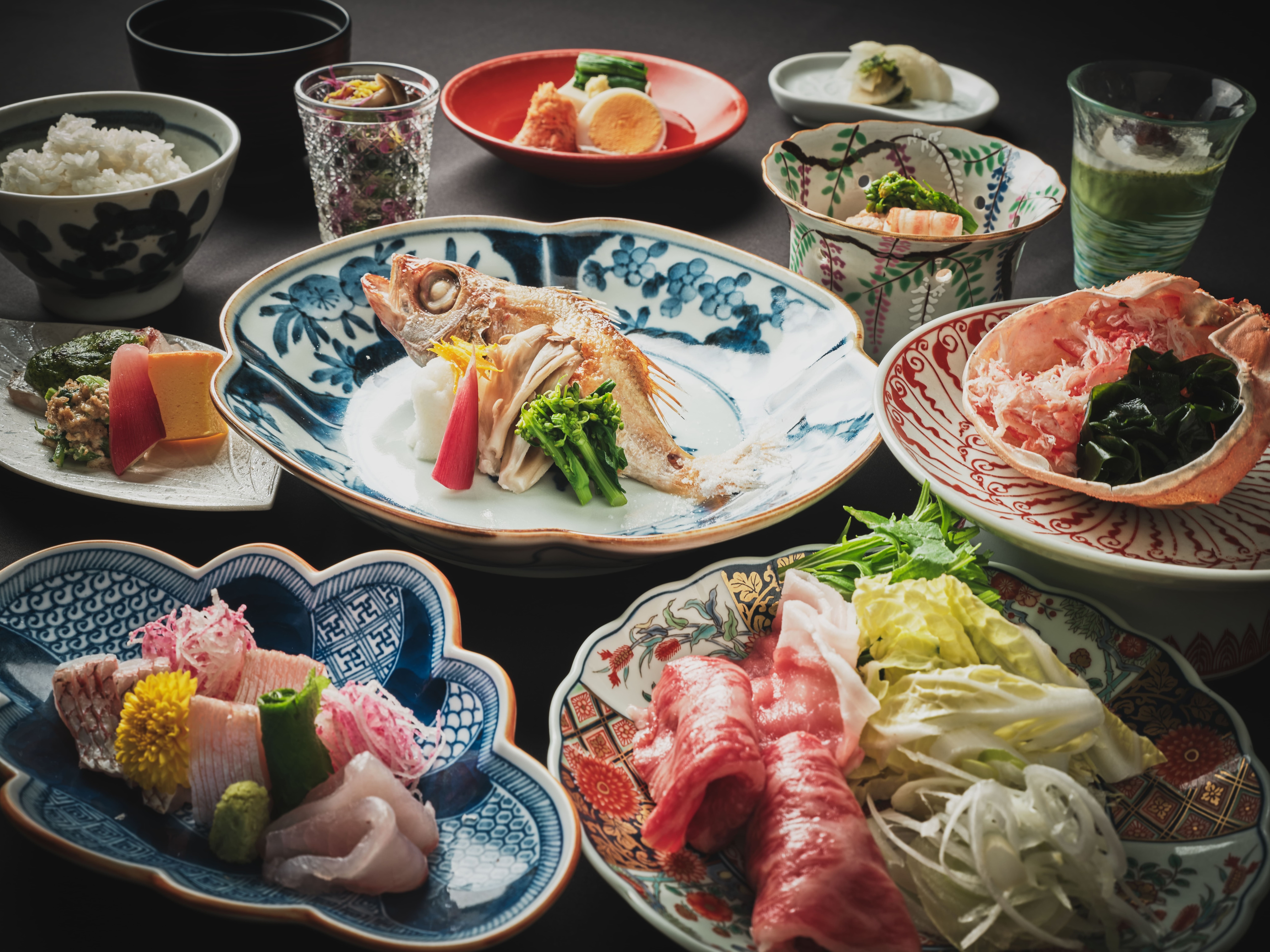 山形牛肉和豬肉涮鍋懷石料理圖像