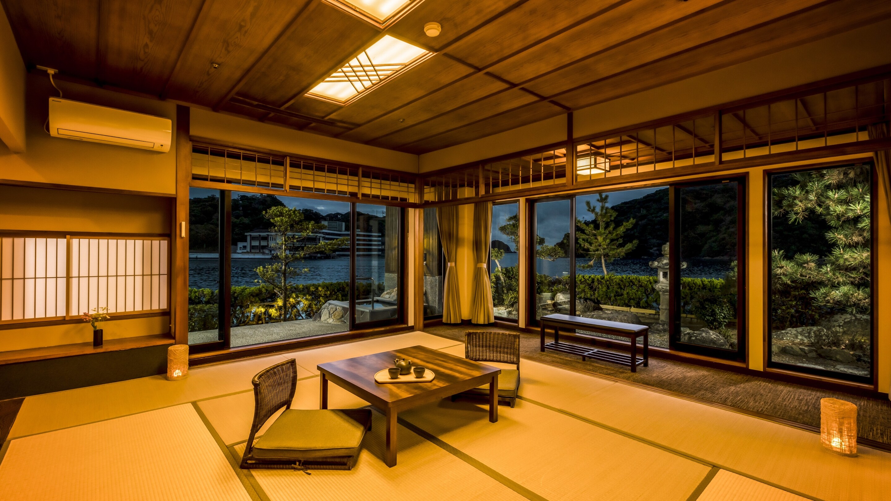 Superior Japanese-Western style twin room with open-air bath