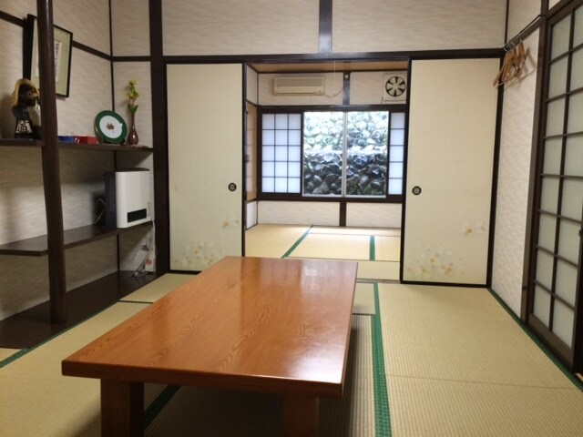 Main building (B&B: Business building) Tsuru-Kame room, 2 x 6 tatami mat rooms