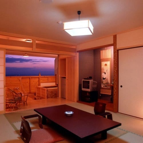 [Room] [Japanese-style room with open-air hot spring bath / facing the sea] Up to 10 tatami mats / 4 people