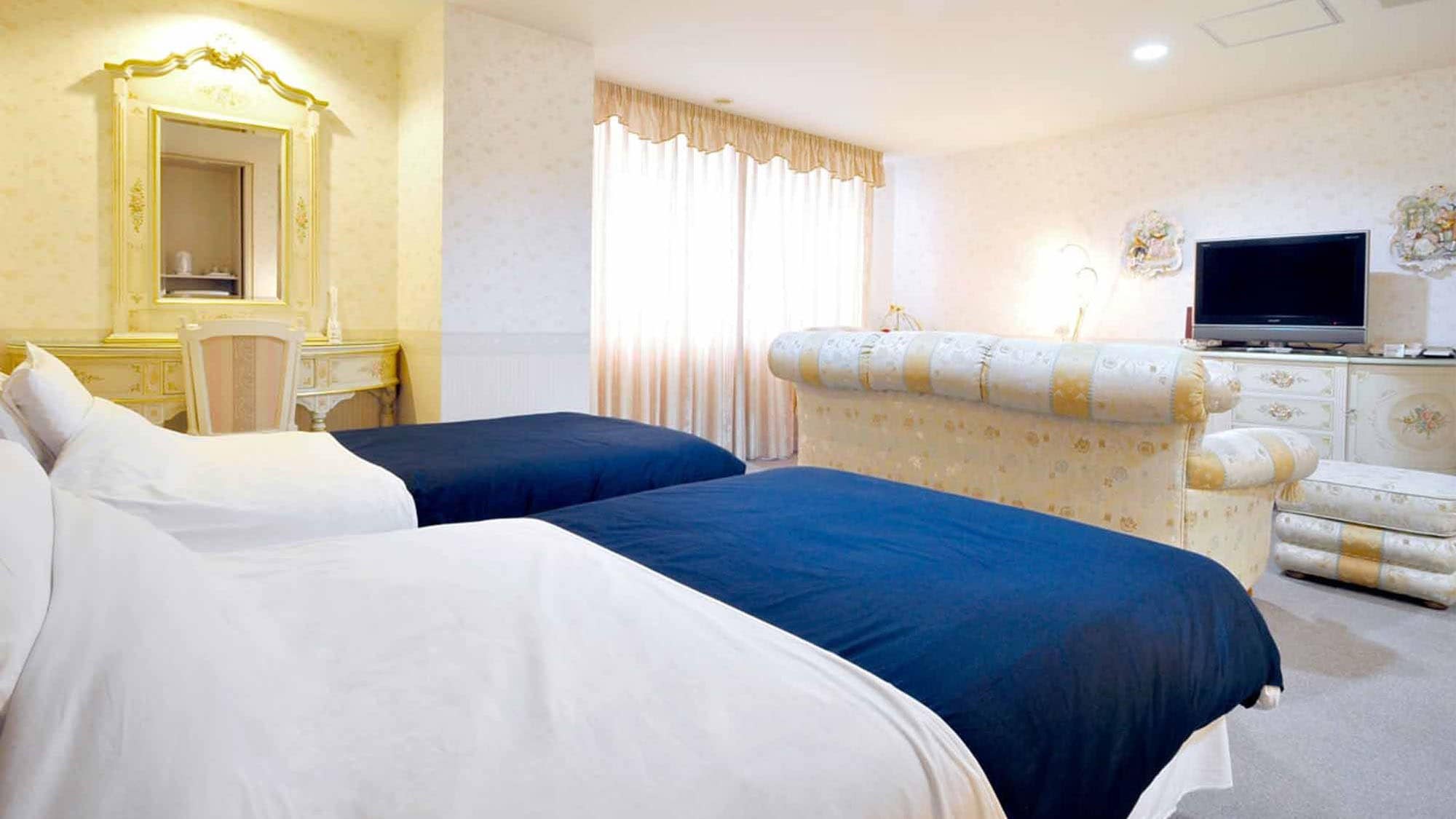 [Deluxe Room] Spacious. There are 4 rooms in total.