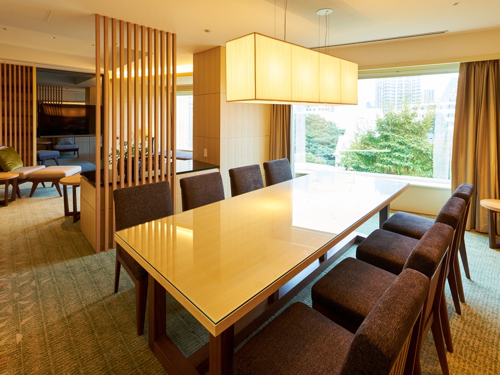 Corner suite / dining room