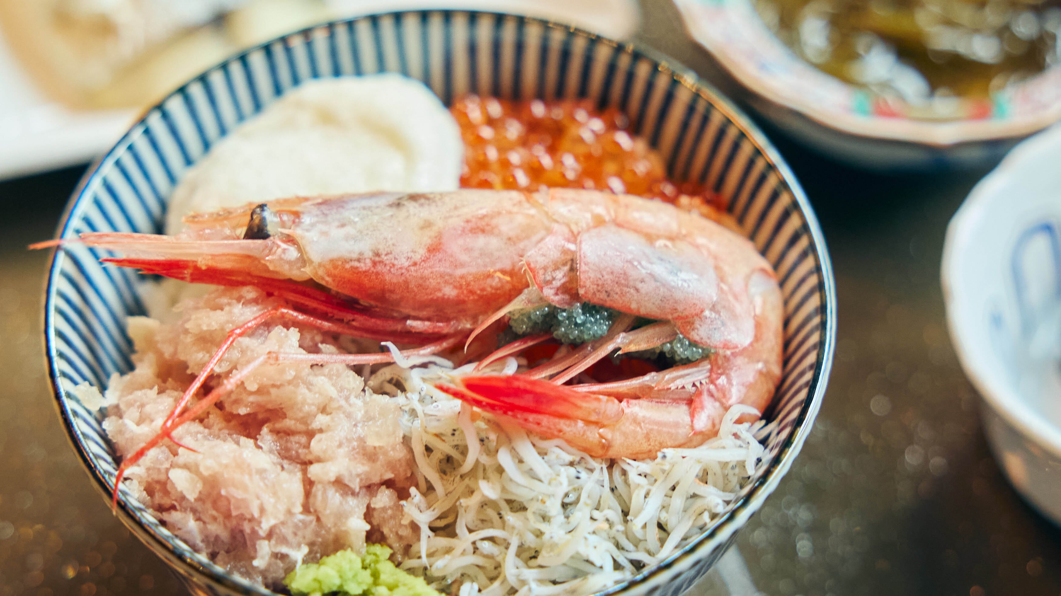 [อาหารเช้า] ข้าวหน้าอาหารทะเลต้นตำรับที่ปรุงตามความชอบของคุณ