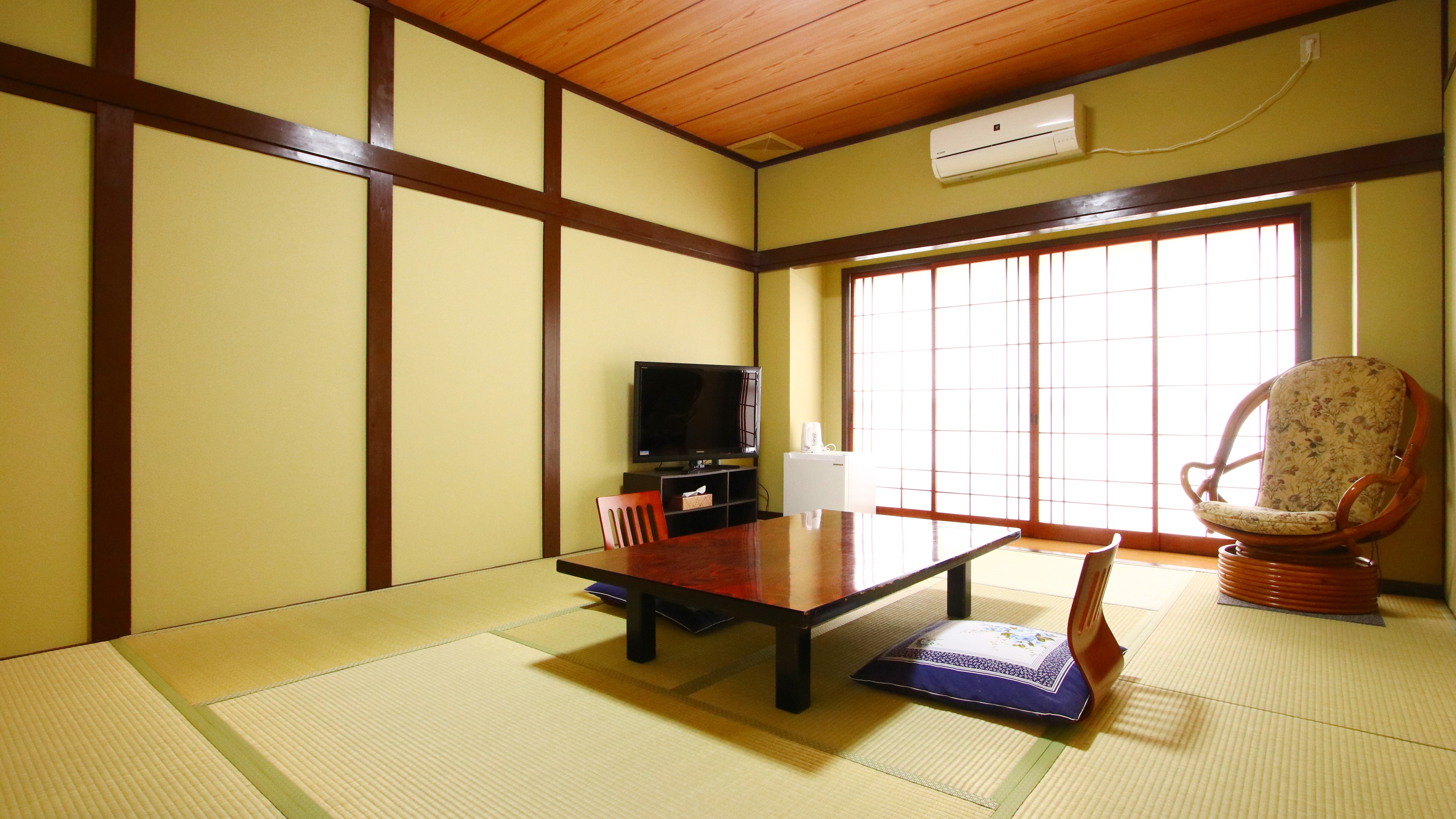 10 tatami mat room ■Bathroom and toilet are shared*