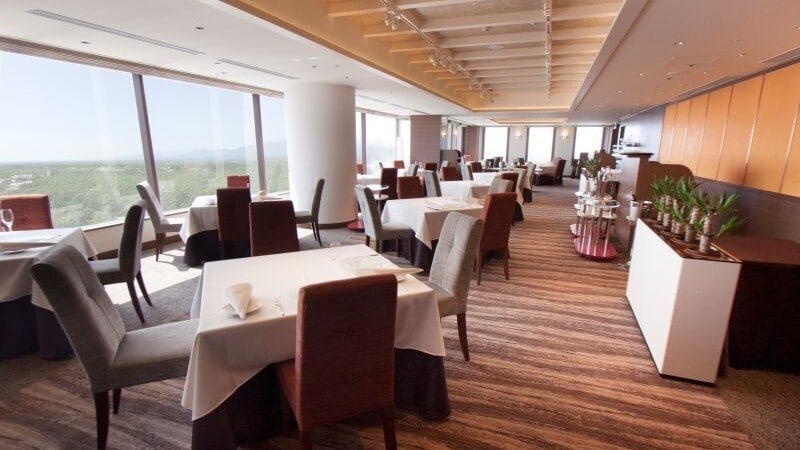 Inside the restaurant (morning)