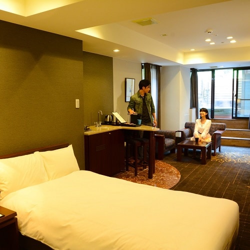 The open-air premium superior twin in the forest allows you to enjoy the beautiful skin of the hot spring flowing from the source in the open-air along with the natural landscape.