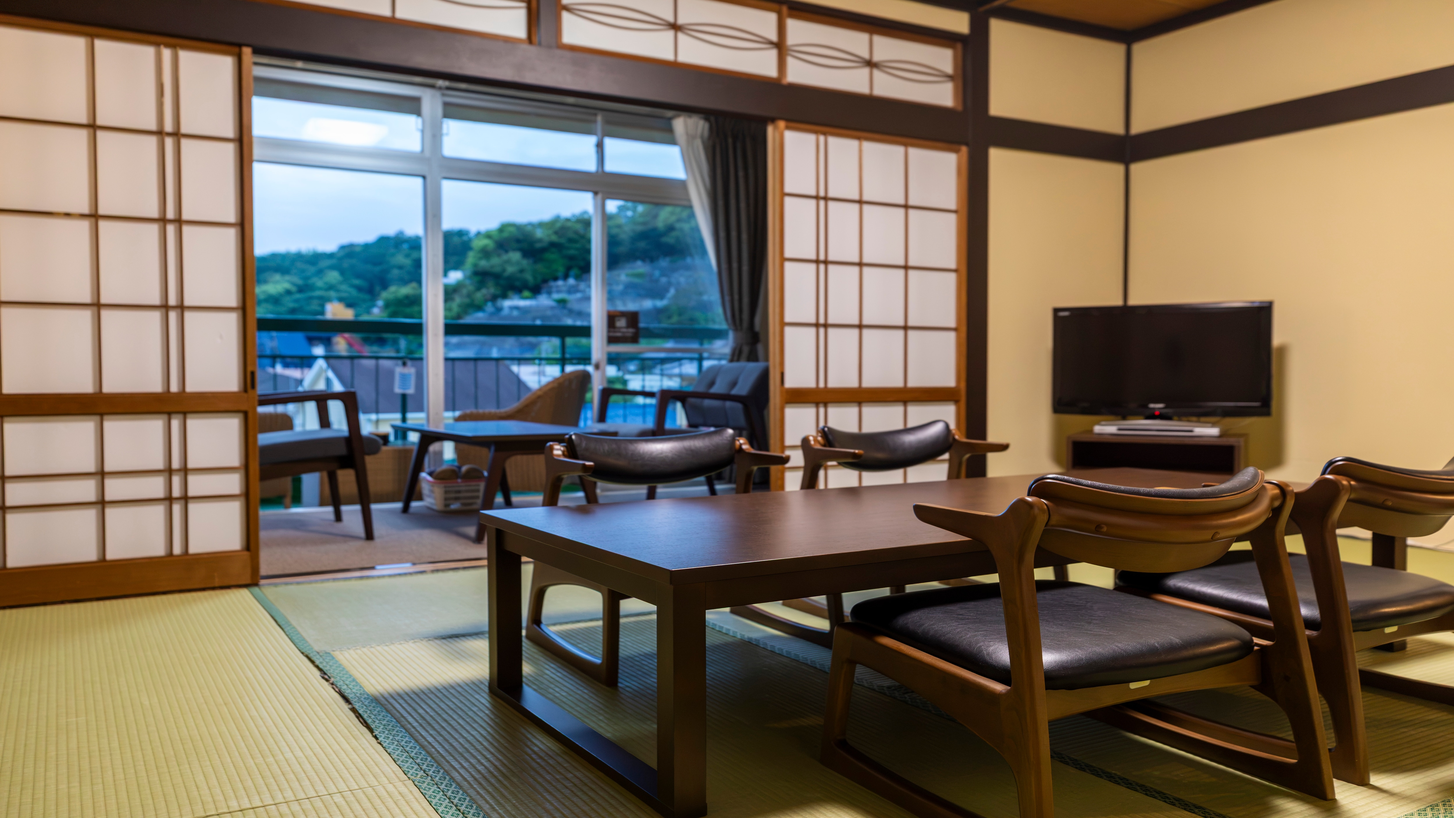 [Semi-Special Room | 2nd-3rd Floor - F with Hinoki Indoor Bath] Japanese-style room - 44㎡, Smoking permitted on the balcony