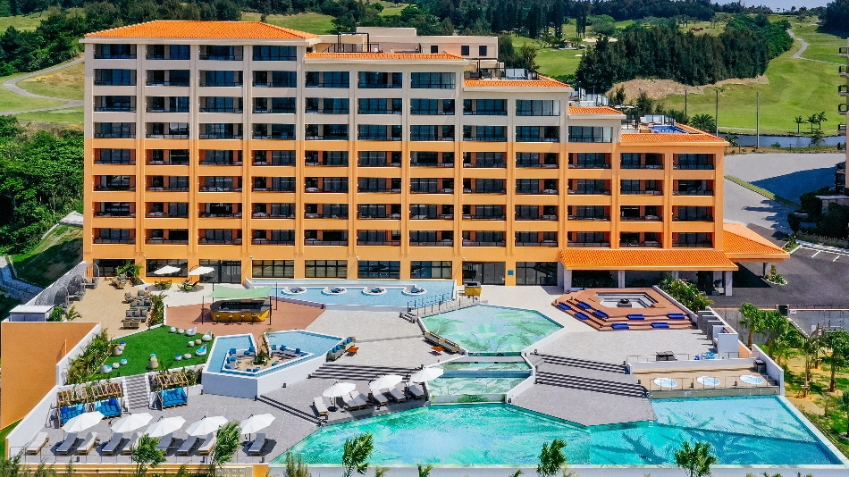 [Facility Information] Exterior of Hotel and Aqua Terrace