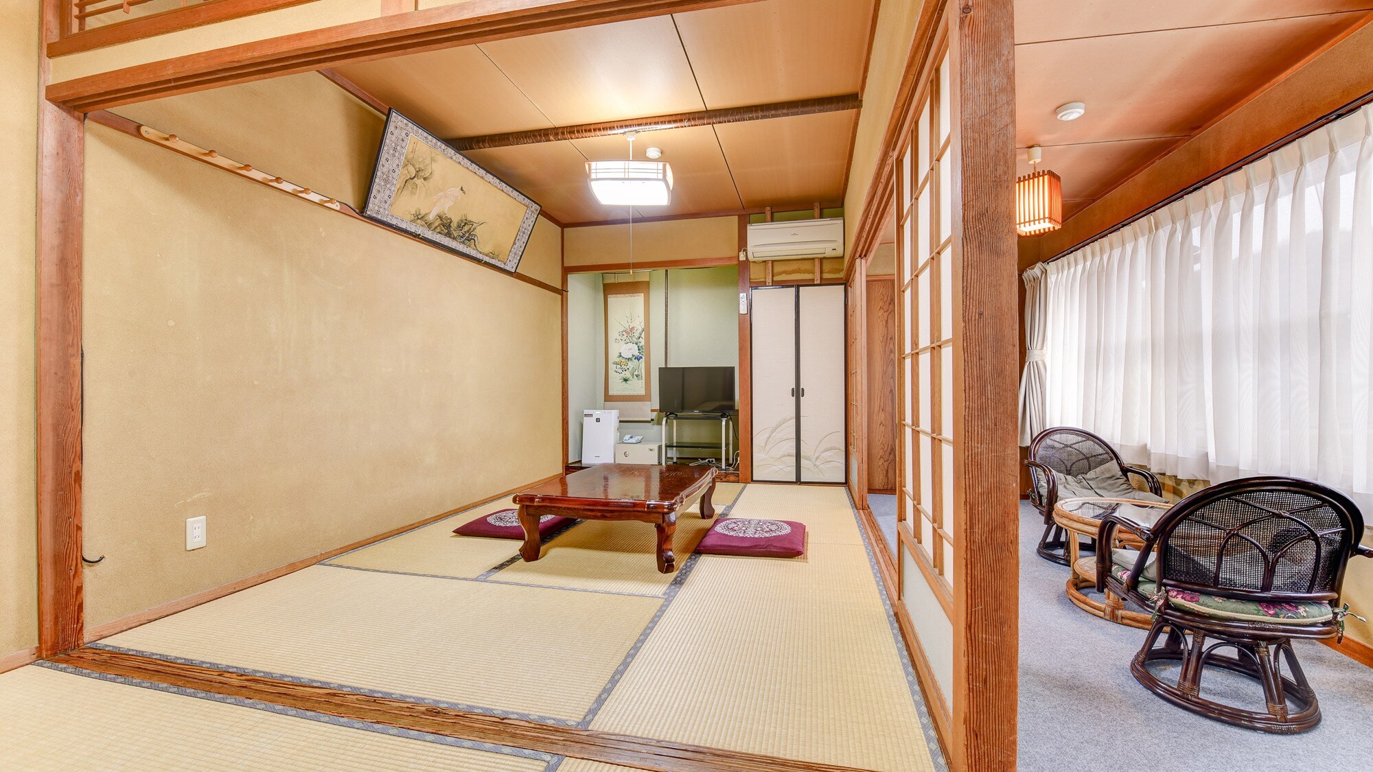 * [Example of a Japanese-style room] A room with a calming atmosphere in a purely Japanese style.