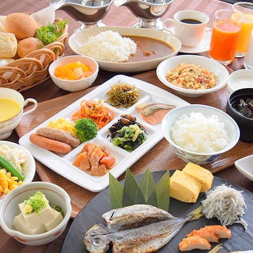Breakfast: Japanese and Western buffet using local ingredients from Sanin and Izumo! Opens at 6:30! 820 yen per person for overnight guests