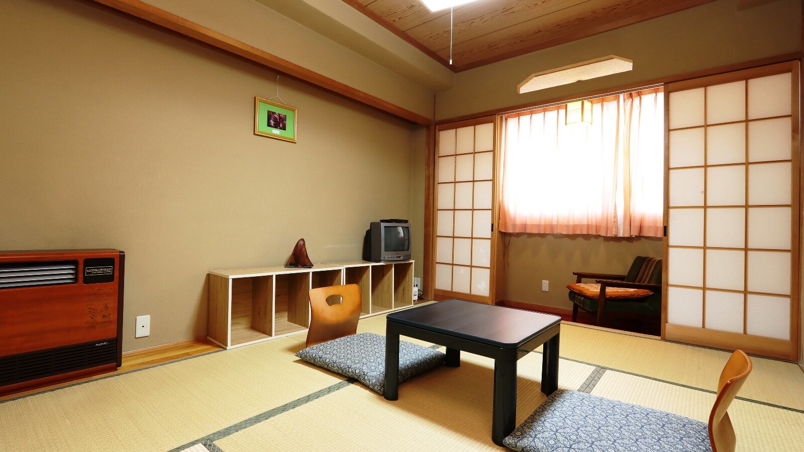 [Japanese-style room (6 tatami mats)] Recommended for couples and married couples