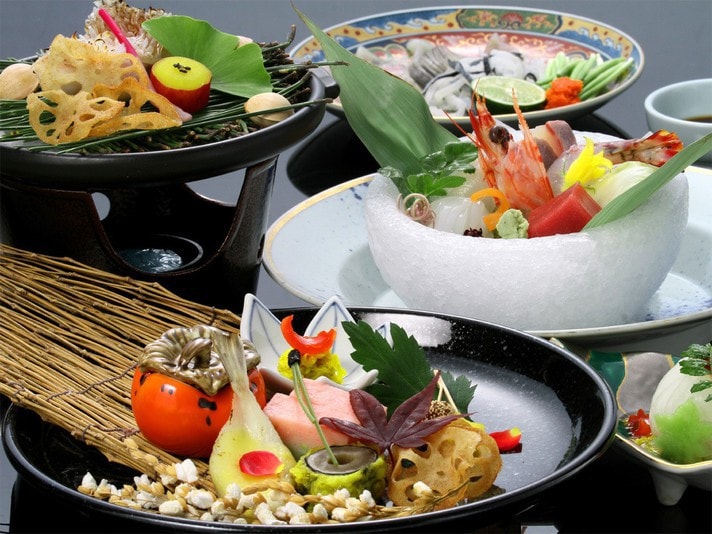 廚師精心挑選的特別懷石料理，如萩品牌“Nagahagi Wagyu”以及萩和日本海的時令美食。 （圖片）