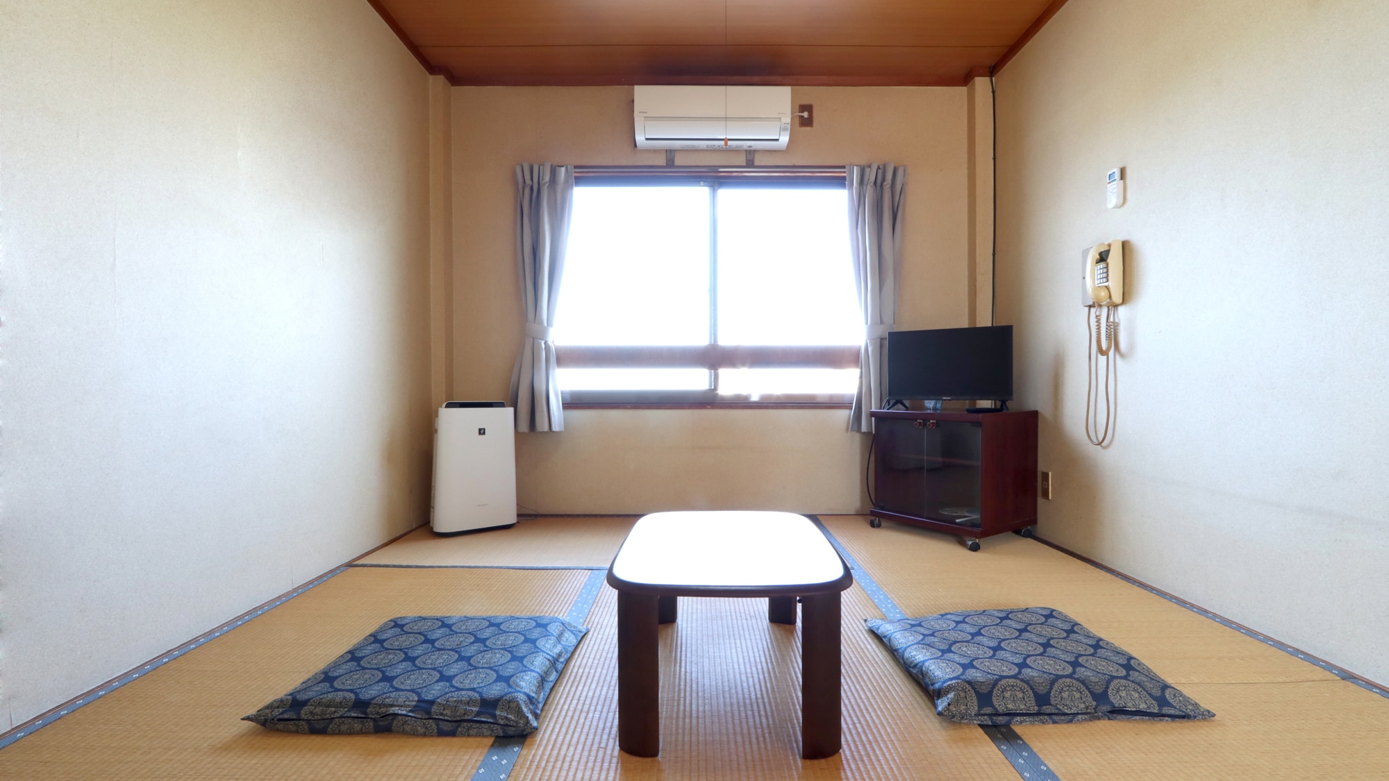 [Japanese-style room (6 tatami mats)]