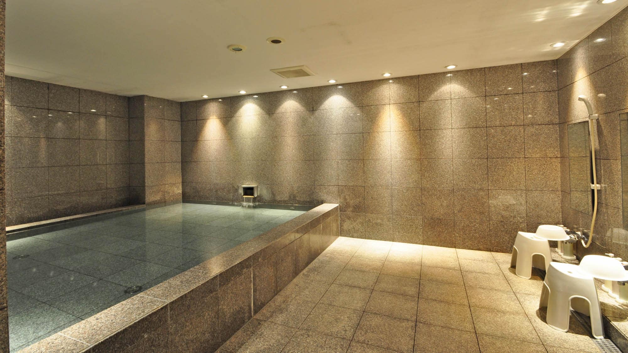 【姊妹店Agnes Hotel Plus大浴場：男士浴場】可以慢慢治癒旅程的疲勞。
