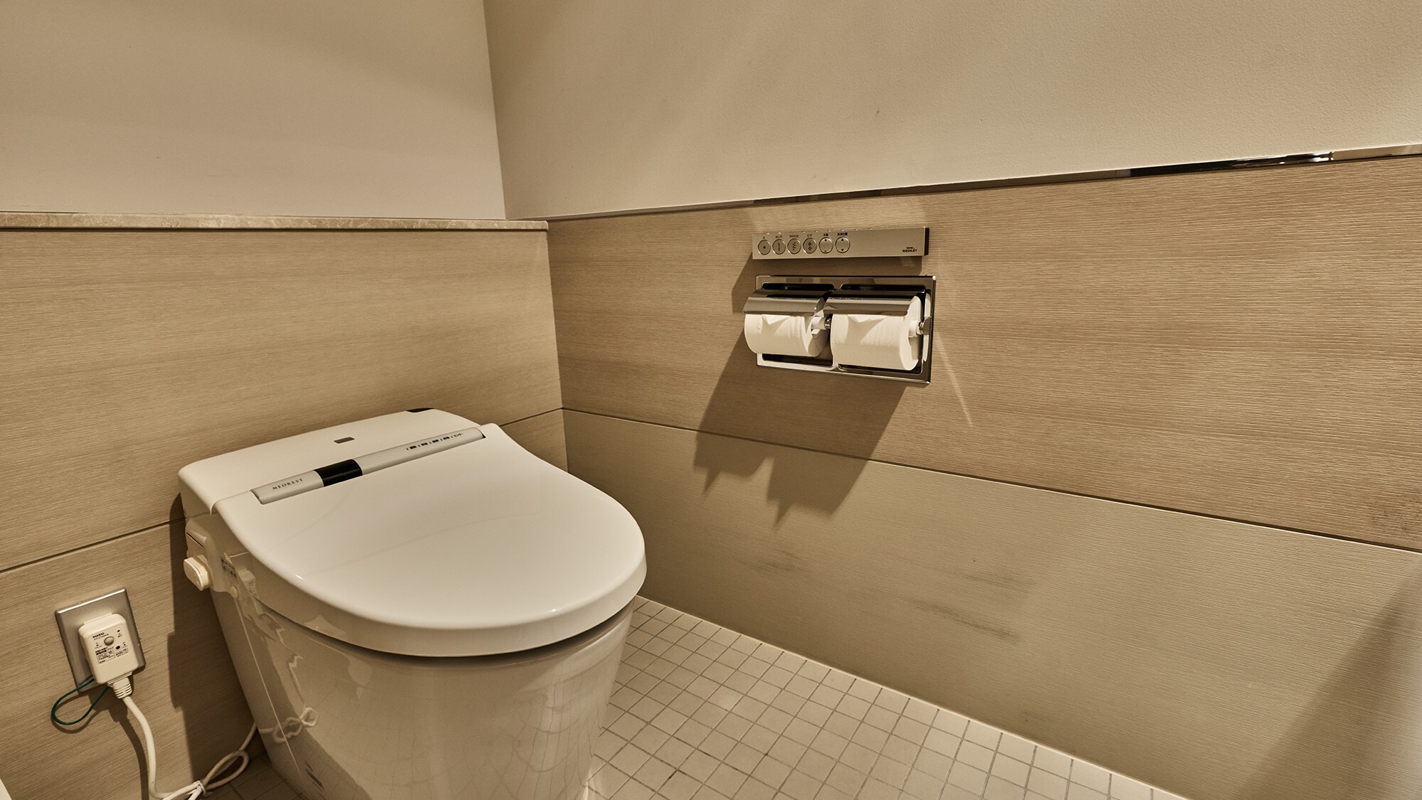 Luxury Twin Room / Restroom