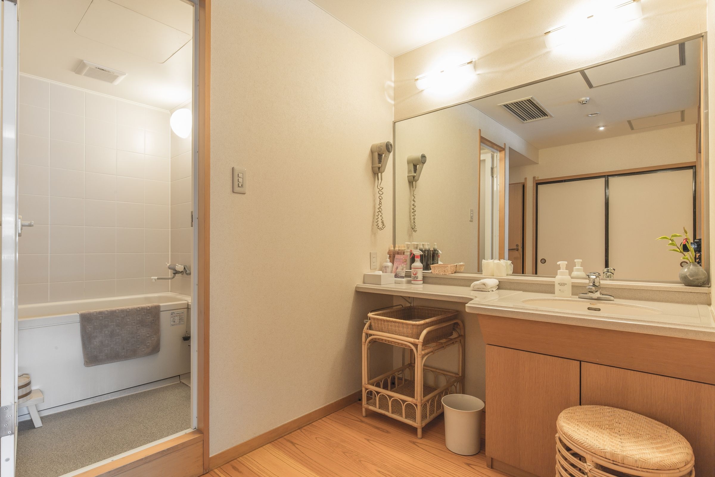 Room_River side 12 tatami mats_Bathroom