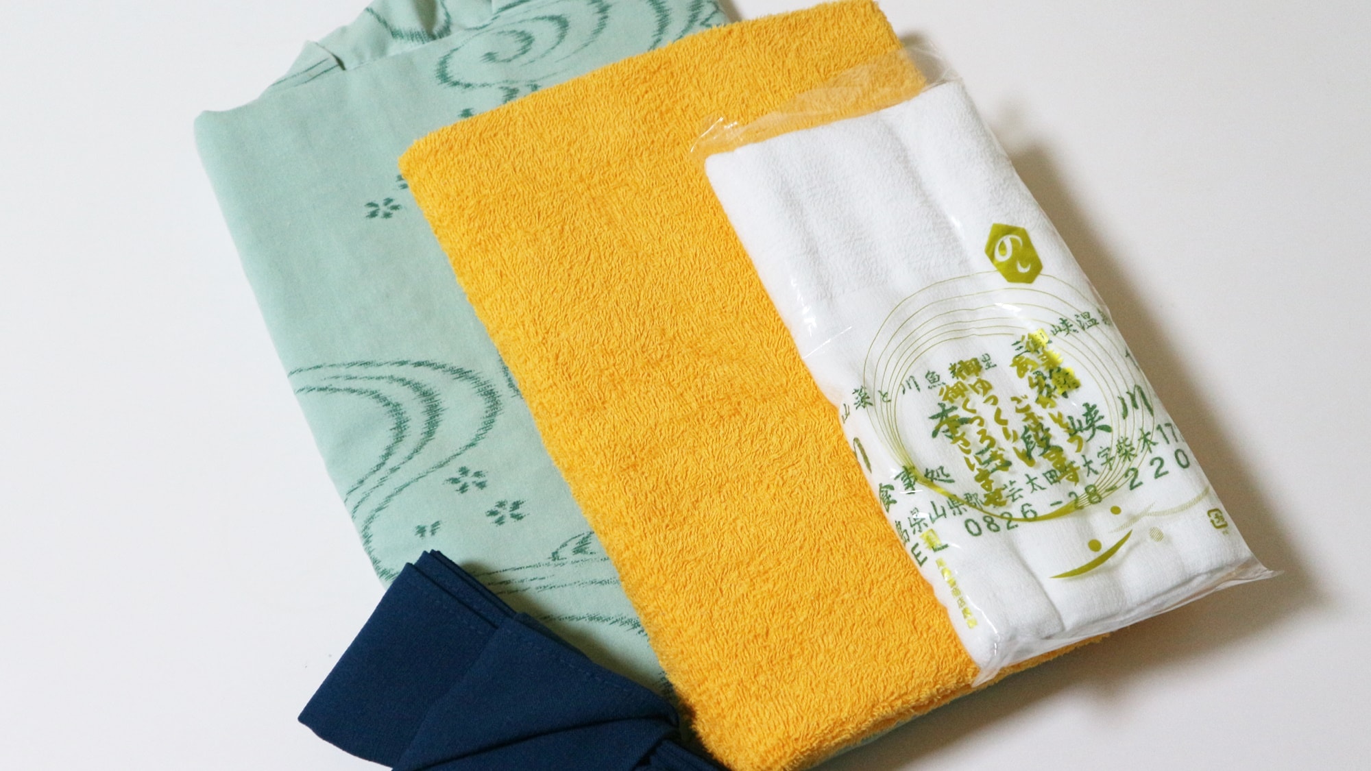 * [Amenity] Yukata and towels are available in the room. The toothpaste set is in the washroom.