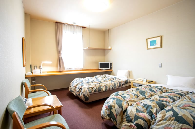 Western-style twin room