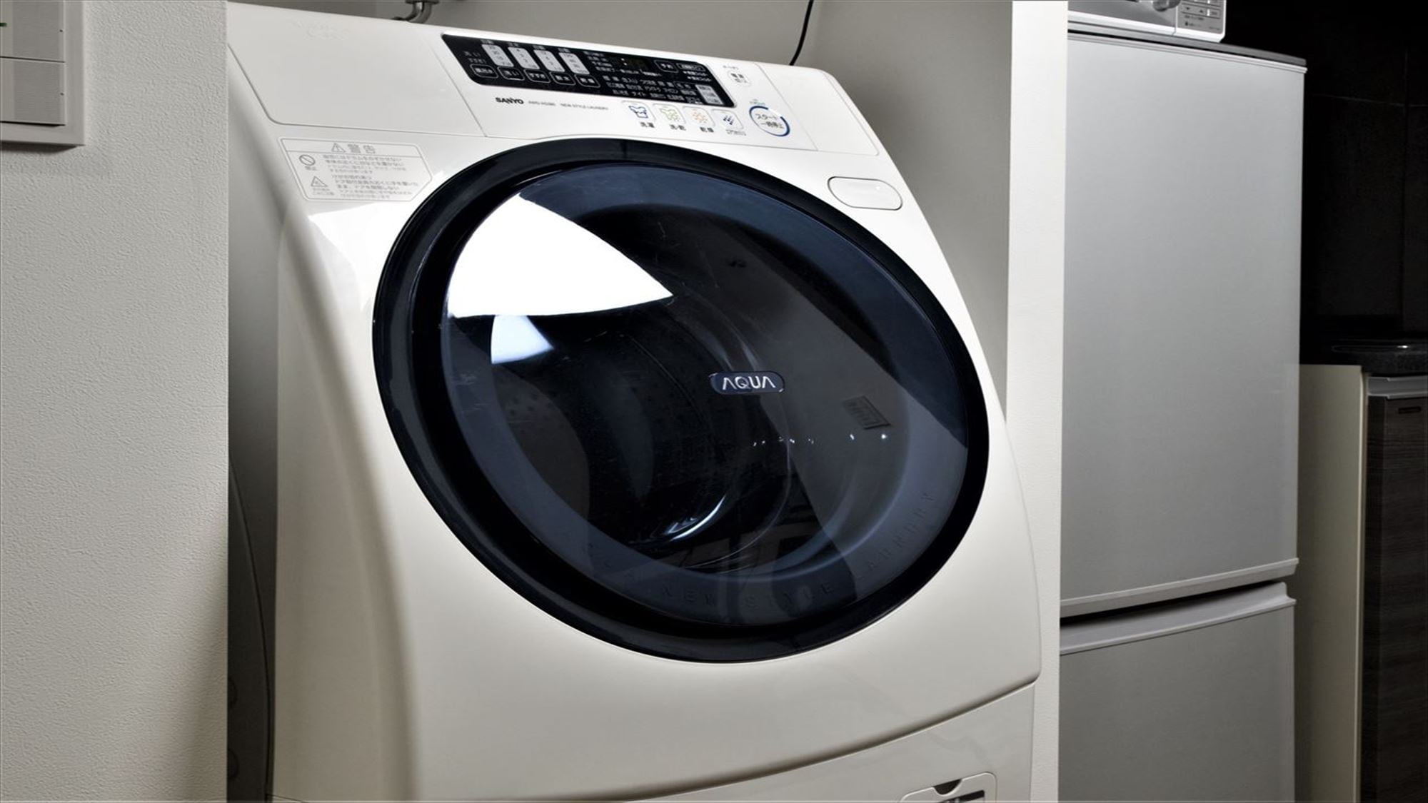 [Fully automatic washer/dryer]