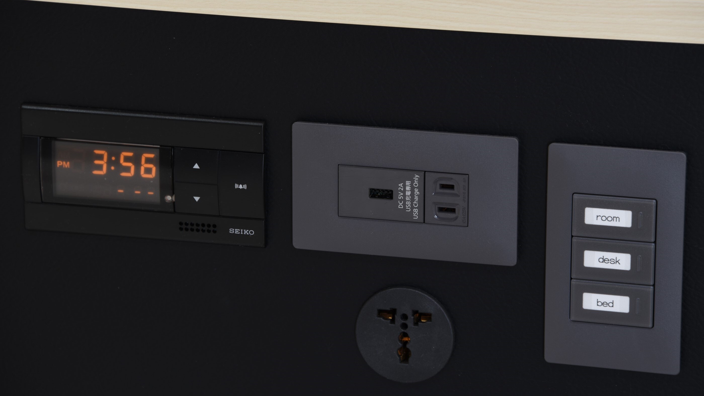 Excellent ease of use with an outlet and USB at the bedside! !!