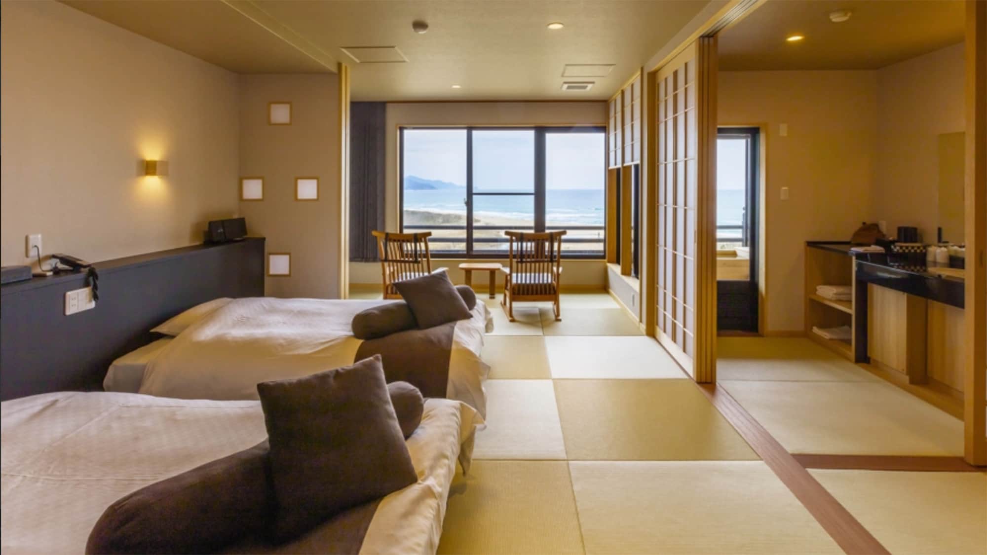[Guest Room] Japanese-style room with hot spring view and cypress bath - Oceanfront - [Example]