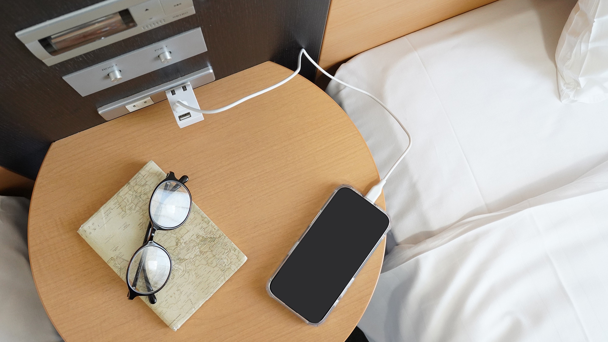 ◆ Ada stopkontak di dekat tempat tidur ◆ Anda dapat dengan mudah menggunakannya saat tidur ♪