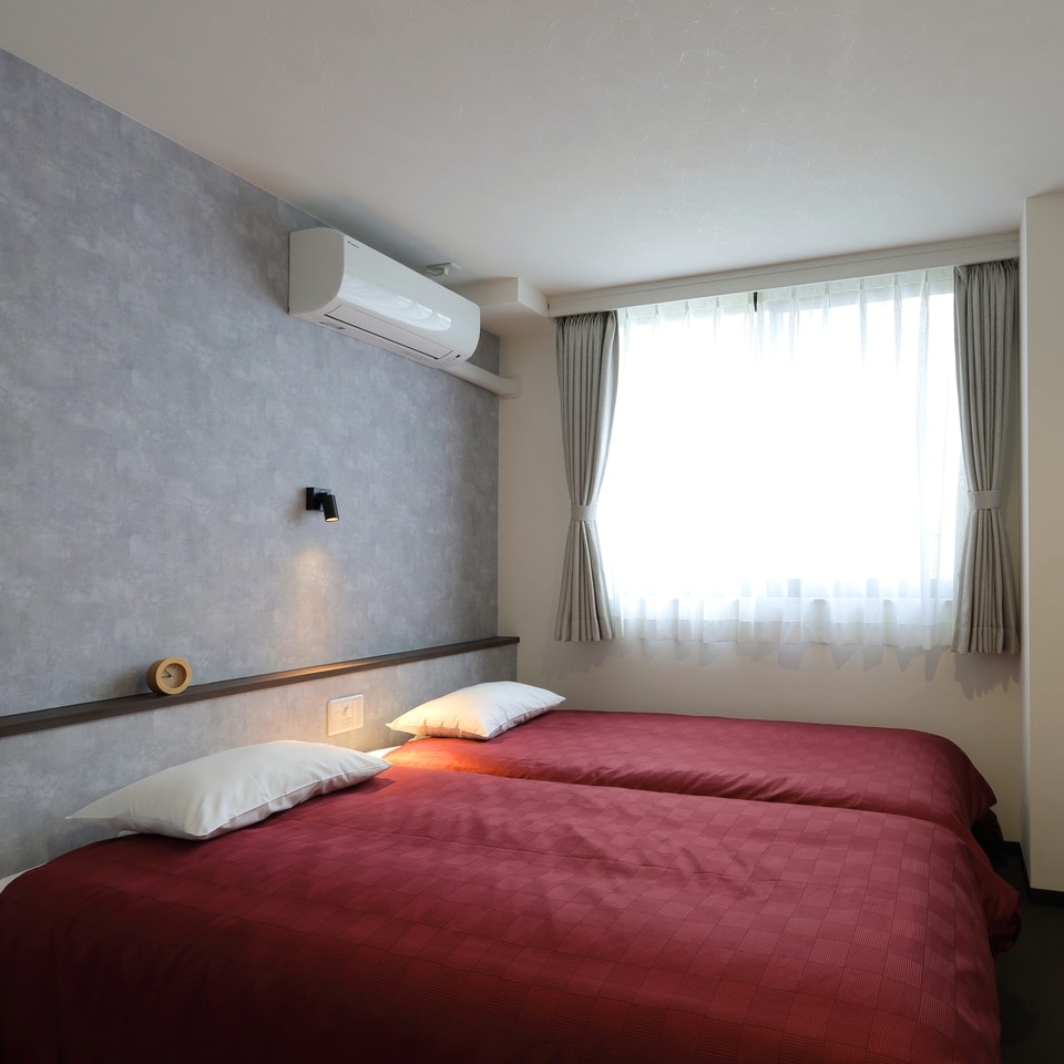 New Building Twin: The bedside is equipped with a dimming switch and two outlets, making it a nice specification at bedtime.