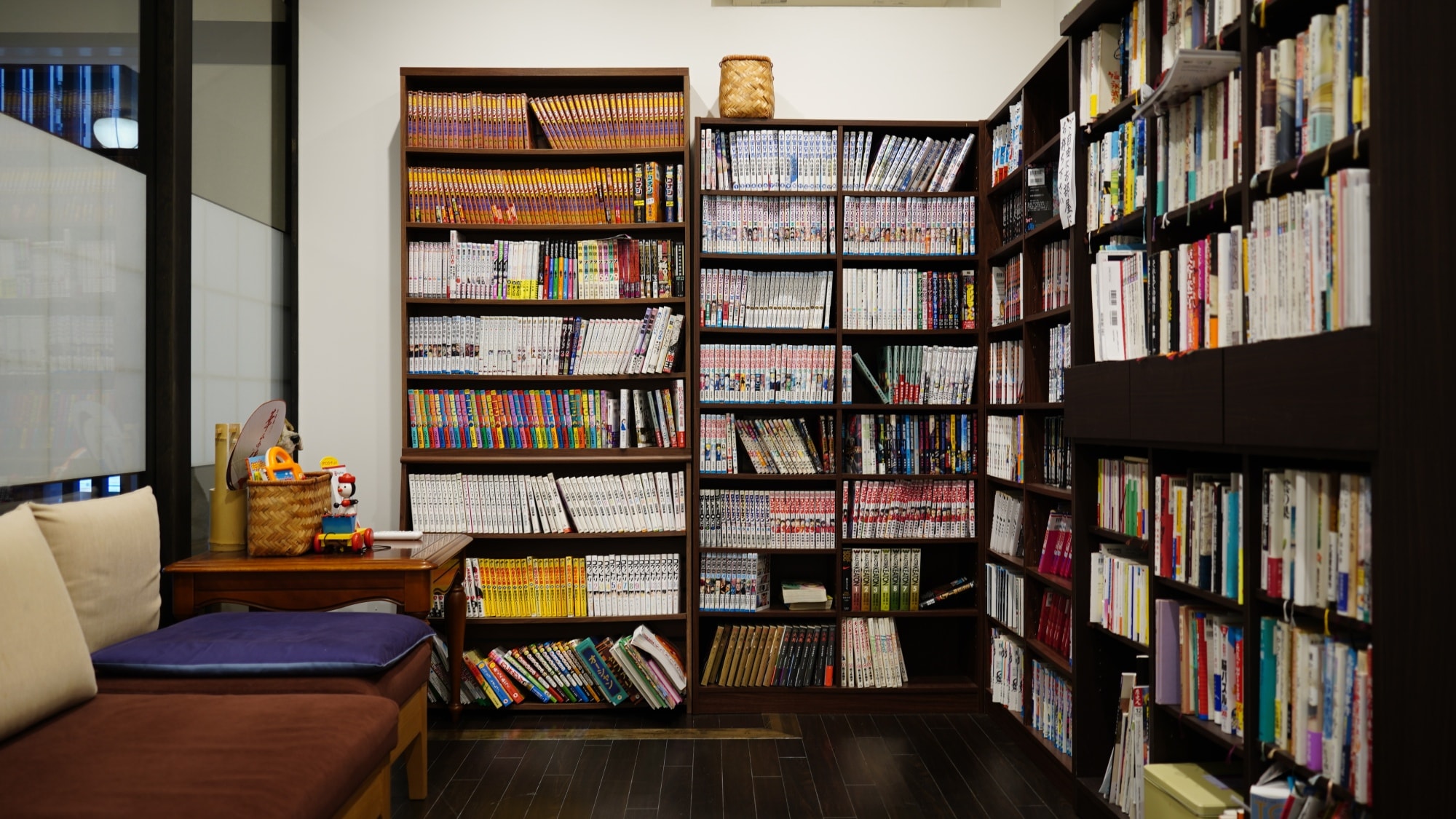 [Library corner]