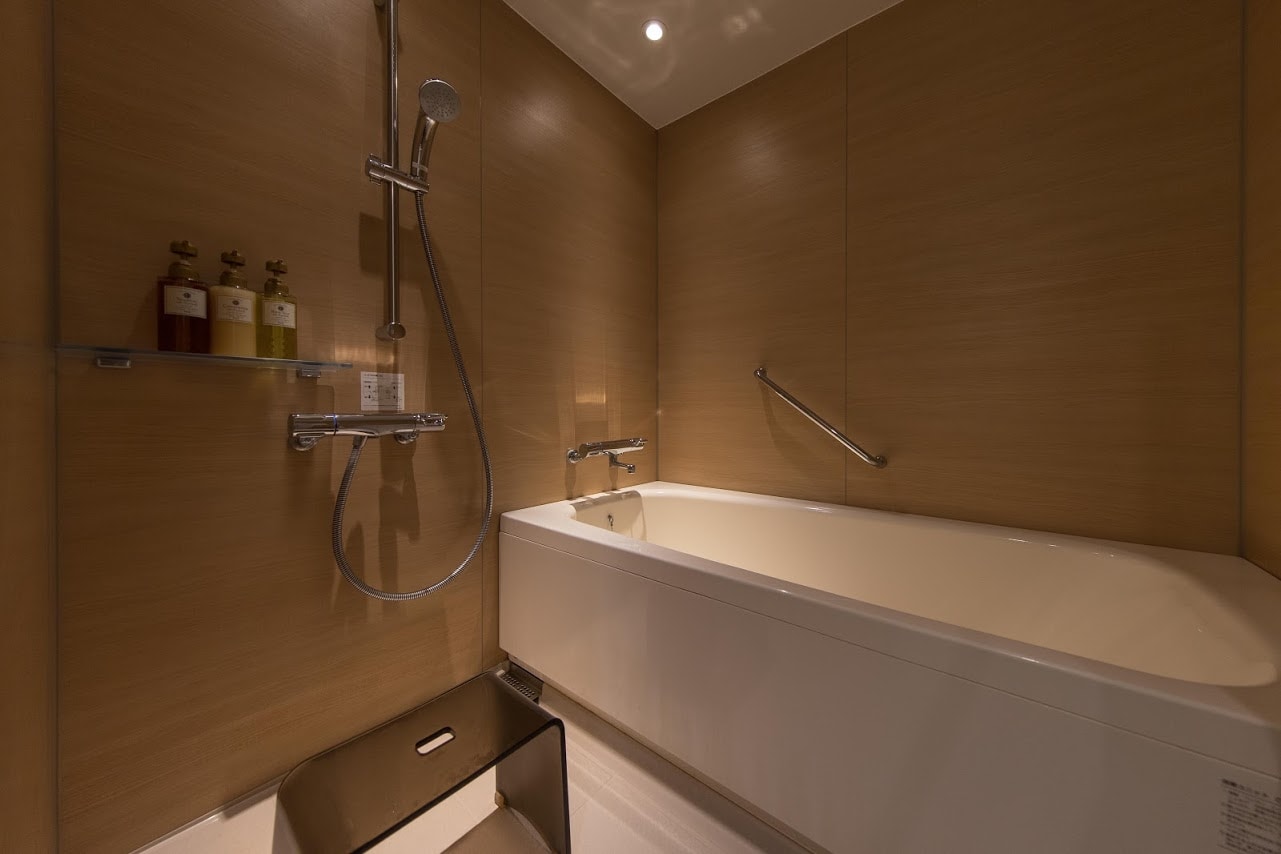 Bathroom (twin)