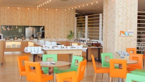 ร้านอาหารบุฟเฟ่ต์ "โคลเวอร์"