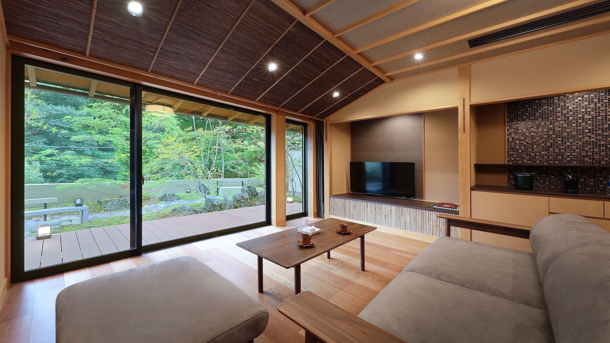 [Sumi] Japanese-Western room with garden open-air bath (Main building Tsuruya)