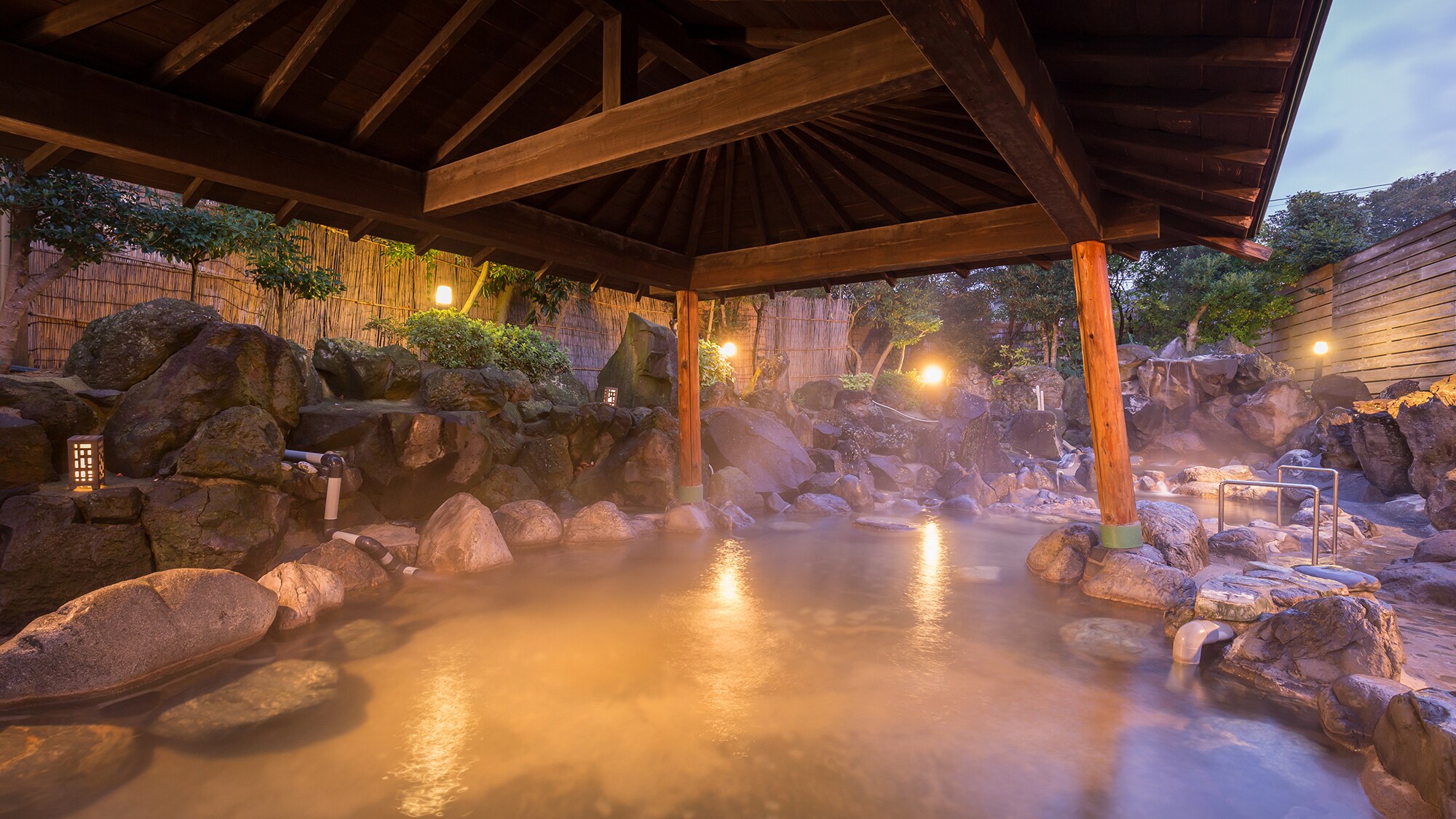 ◆ Senami Onsen rất giàu nước nóng và nhiệt độ.◆Nhiệt độ của suối nước nóng phun trào lên tới 94 độ C, một trong những nhiệt độ cao nhất ở Nhật Bản.