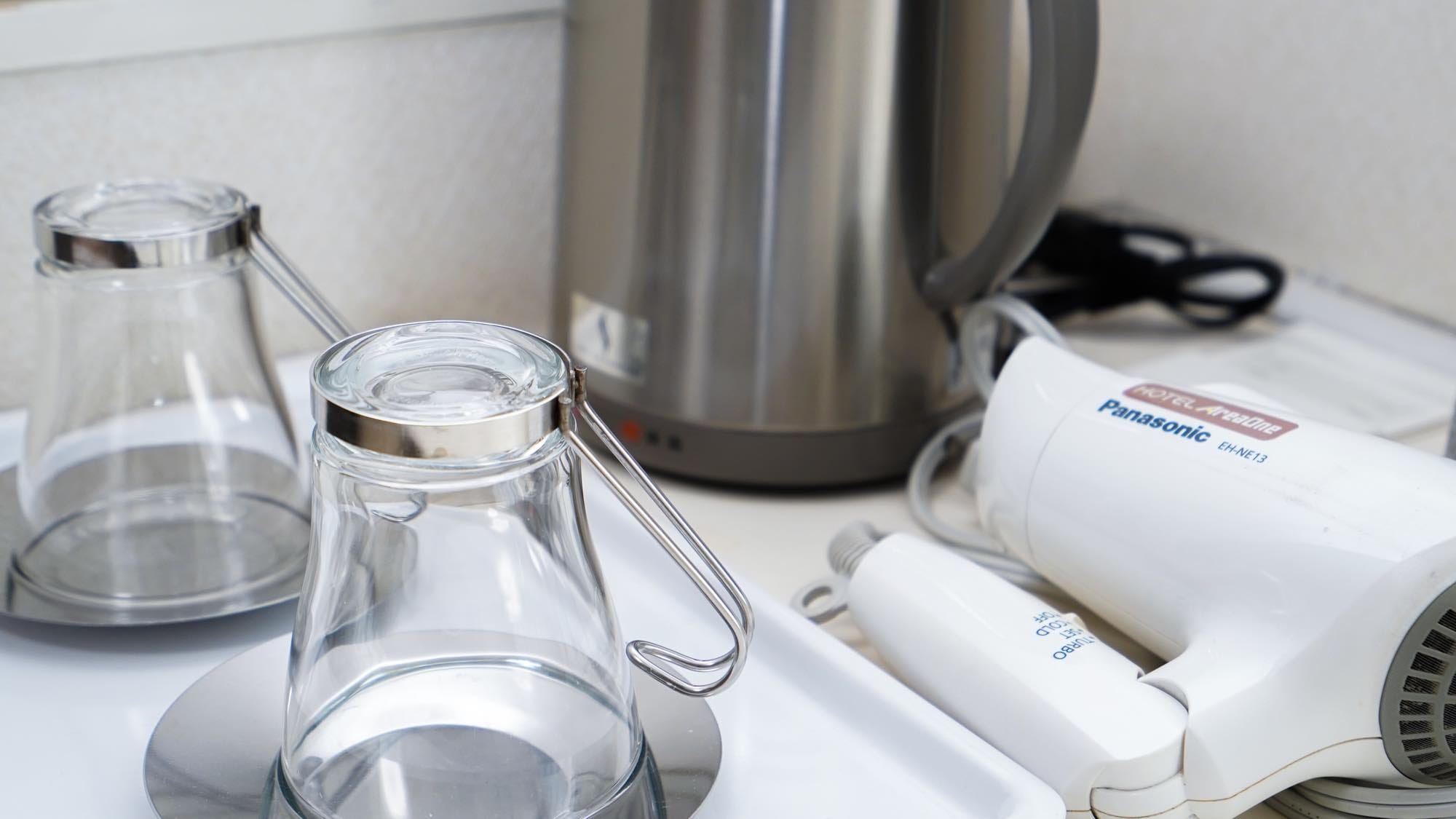 ■ Amenities (hair dryer, cups, kettle)