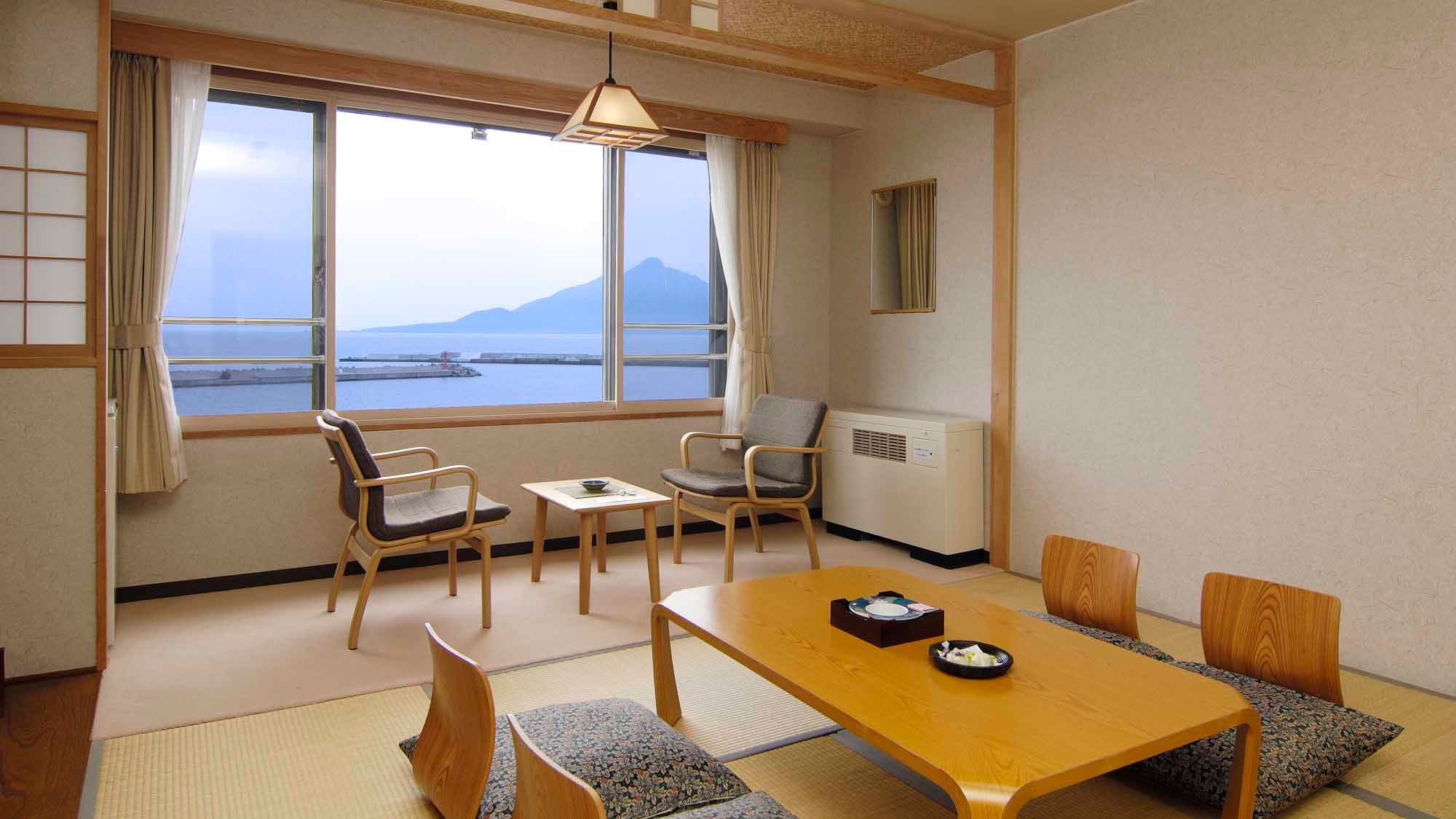 *[8-tatami Japanese-style room] Enjoy the view of Rishiri Fuji. Perfect for families, couples, and groups.