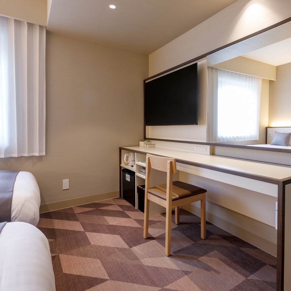 Twin room ｜ Desk