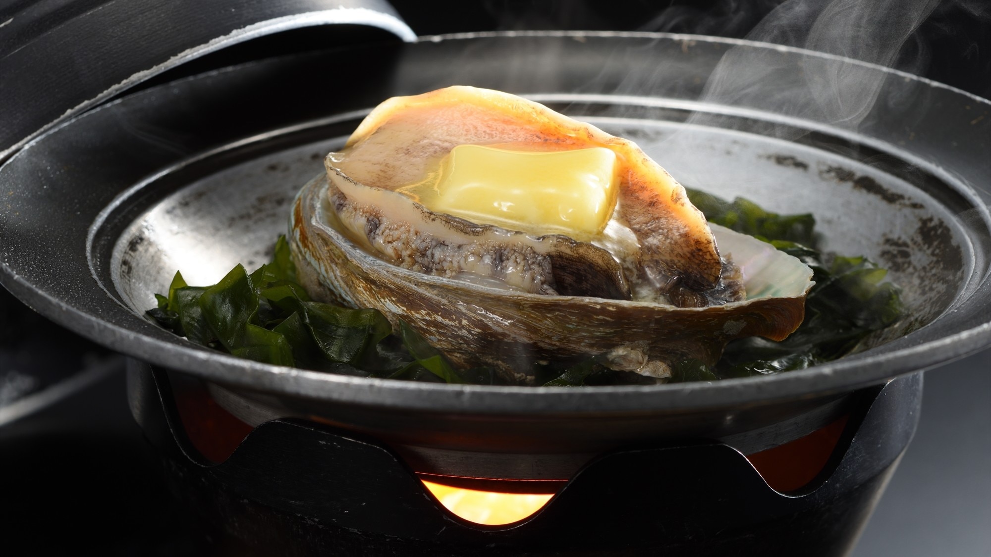 [Dinner] Grilled abalone with a soft texture and irresistible sea scent (one example)