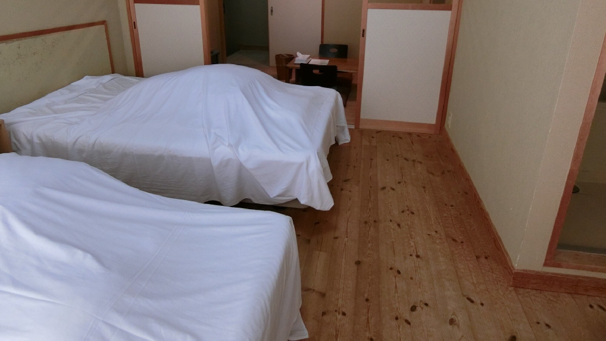 ・Room 102