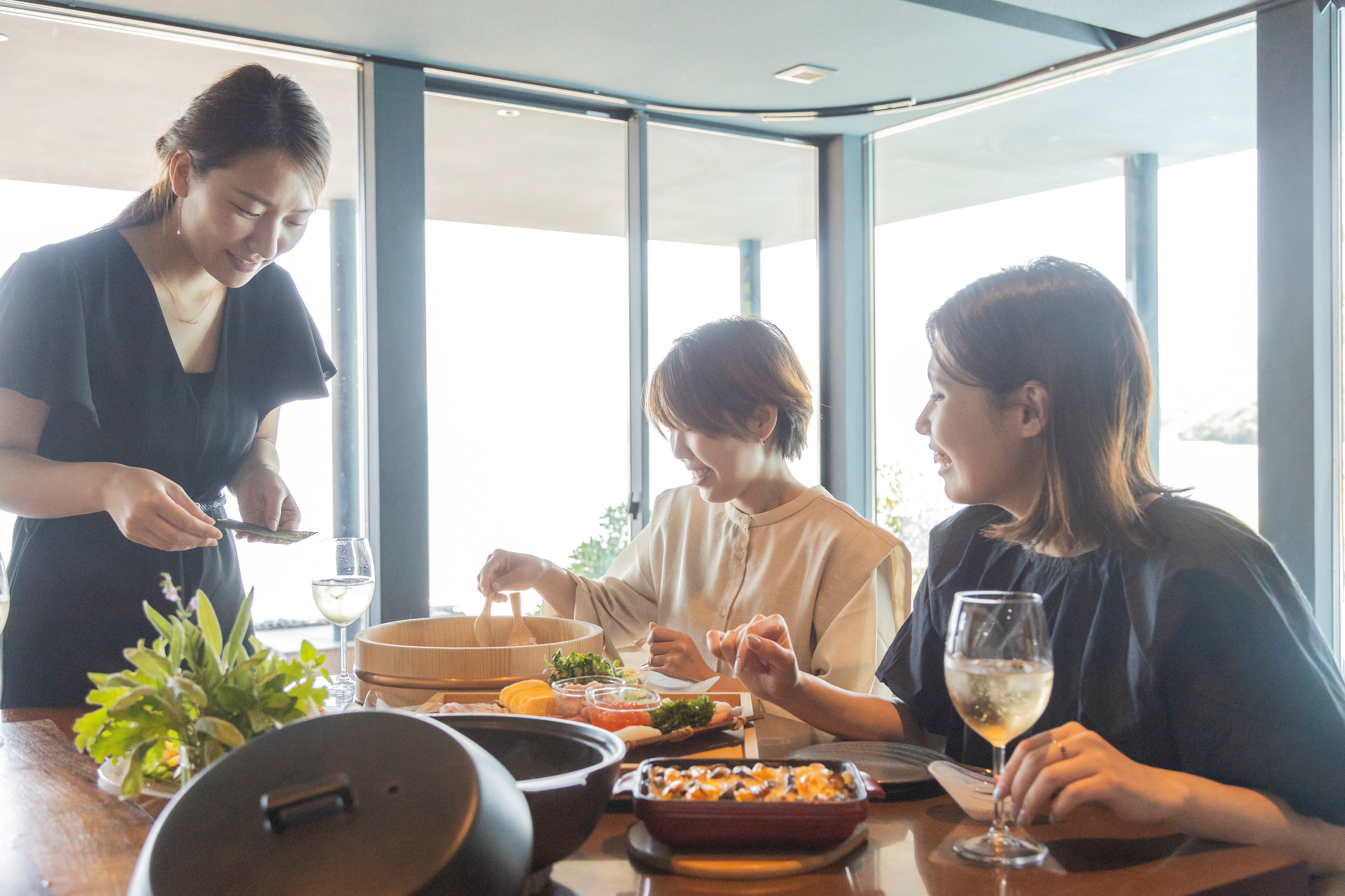 Dining on the first floor: Enjoy eating together