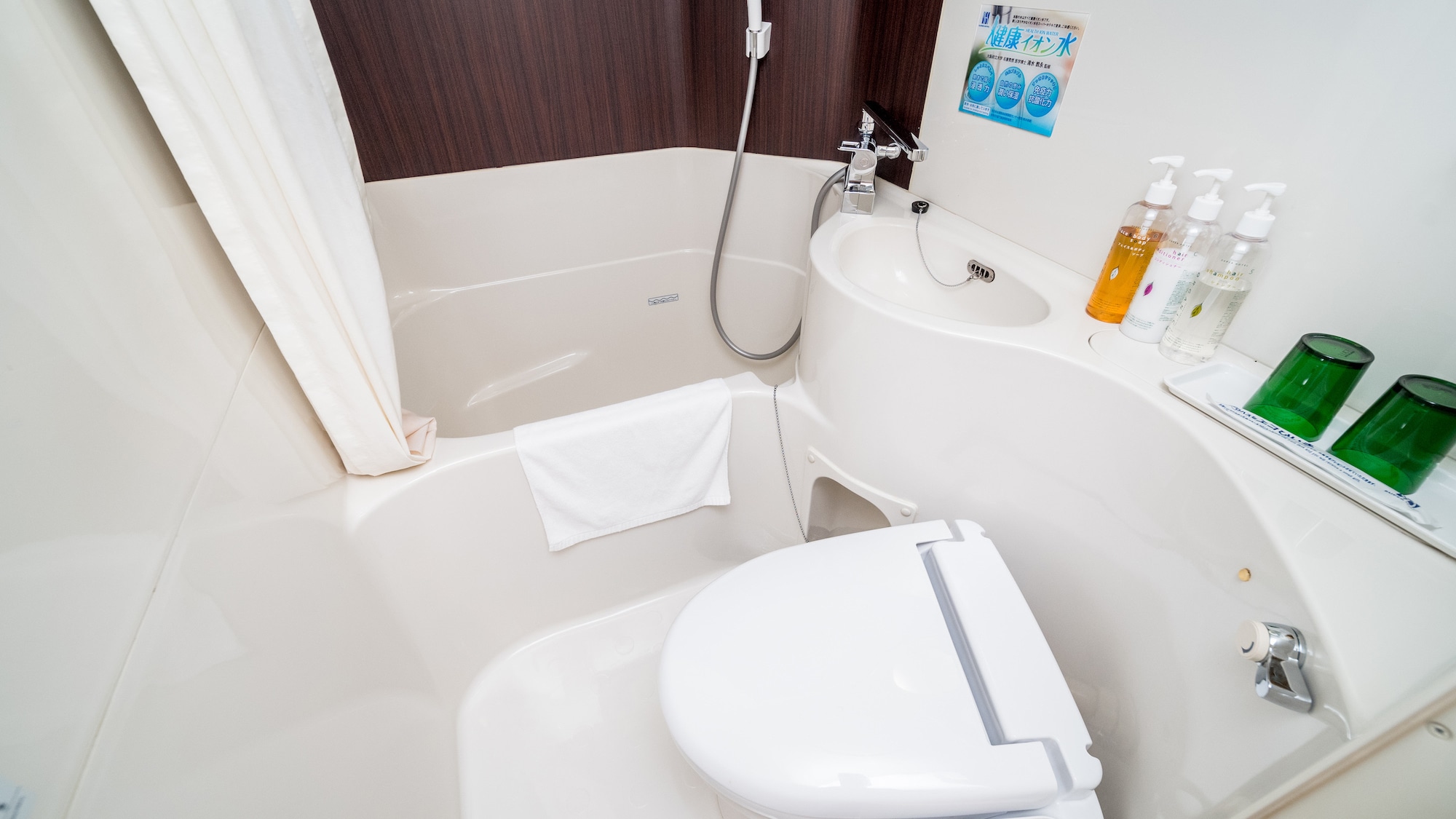 All rooms are equipped with a unit bath (toothbrushes are available at the front desk)