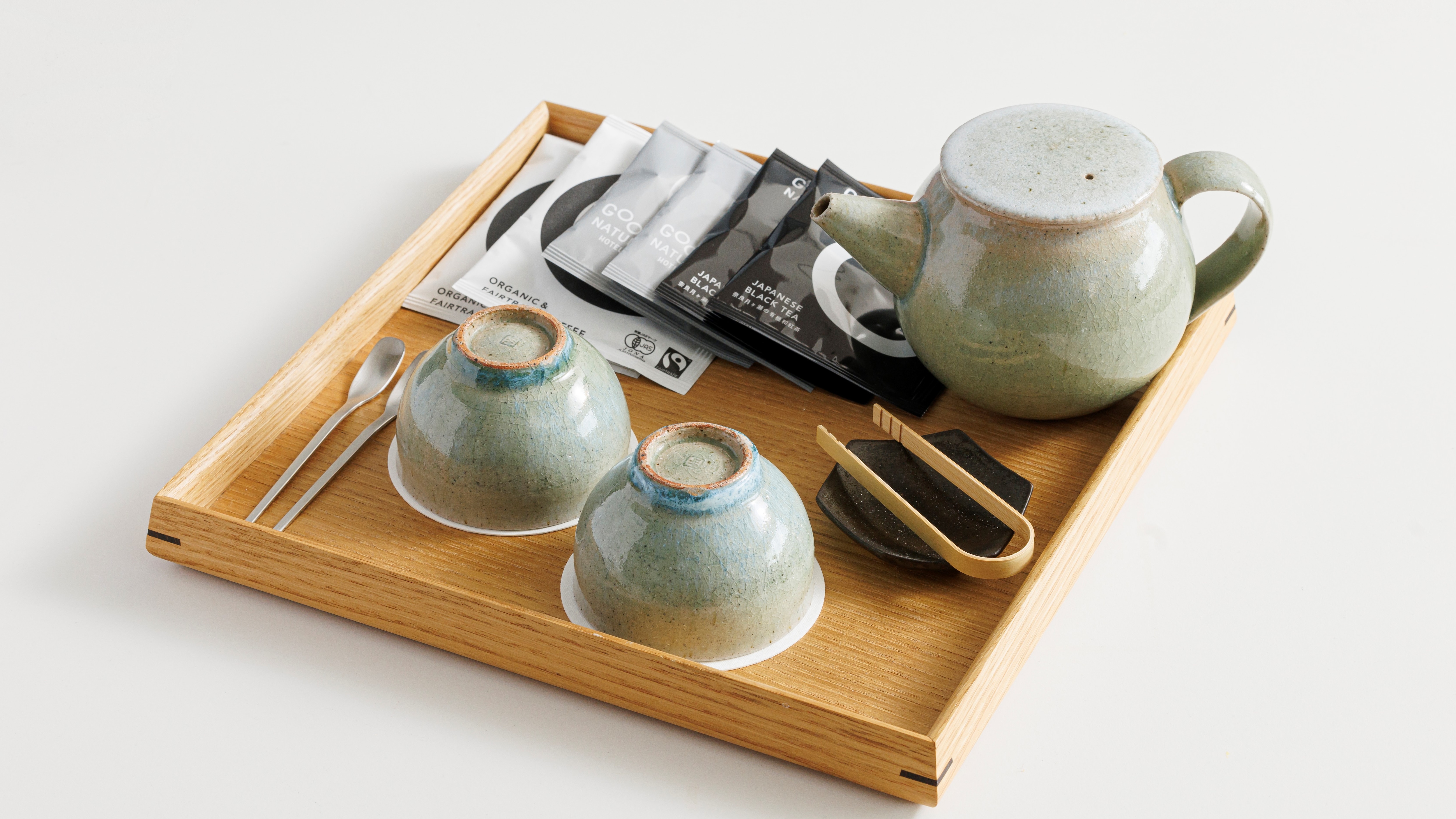 [Amenities] Tea set *Not available in some rooms