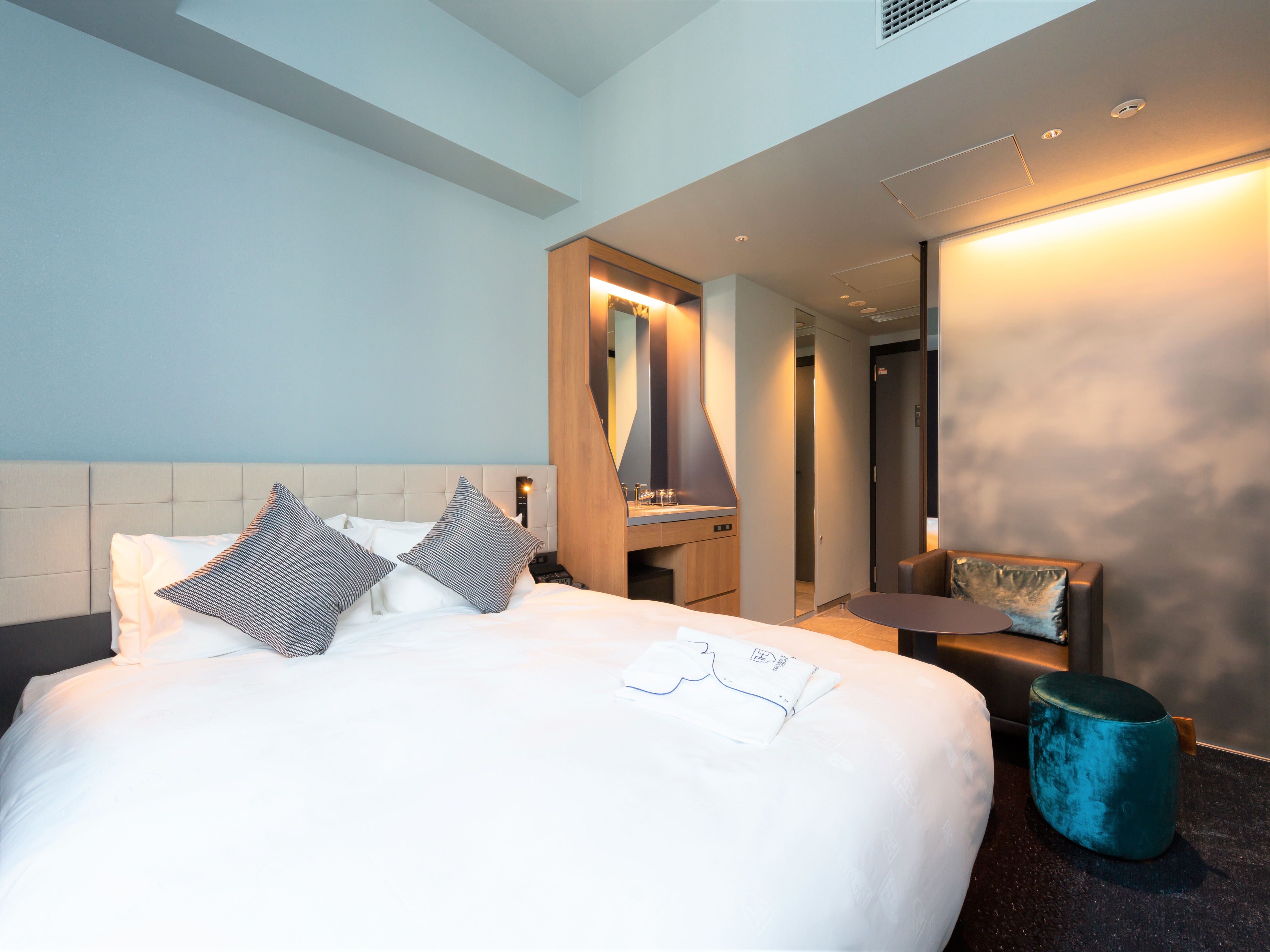 [Standard King] Large bed 220cm wide