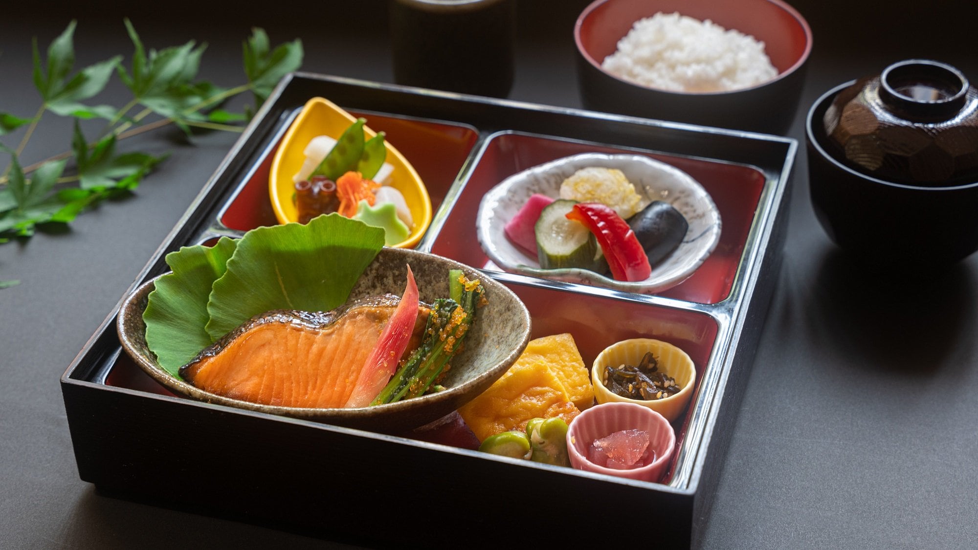 [Breakfast] Grilled fish, two small bowls, rice bran pickled vegetables, and freshly cooked rice are served in a Japanese style meal.