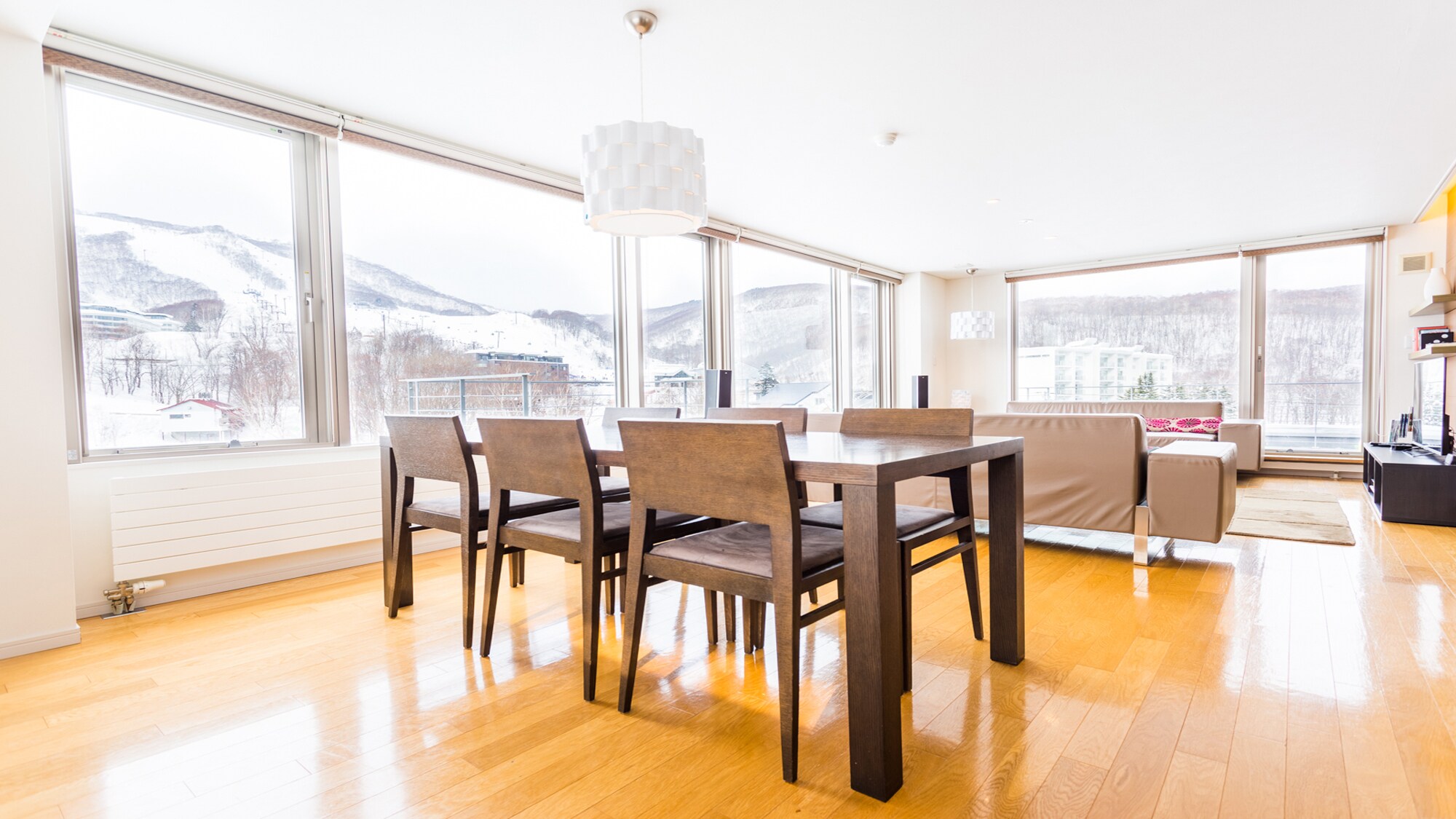 [Penthouse] Living and dining area