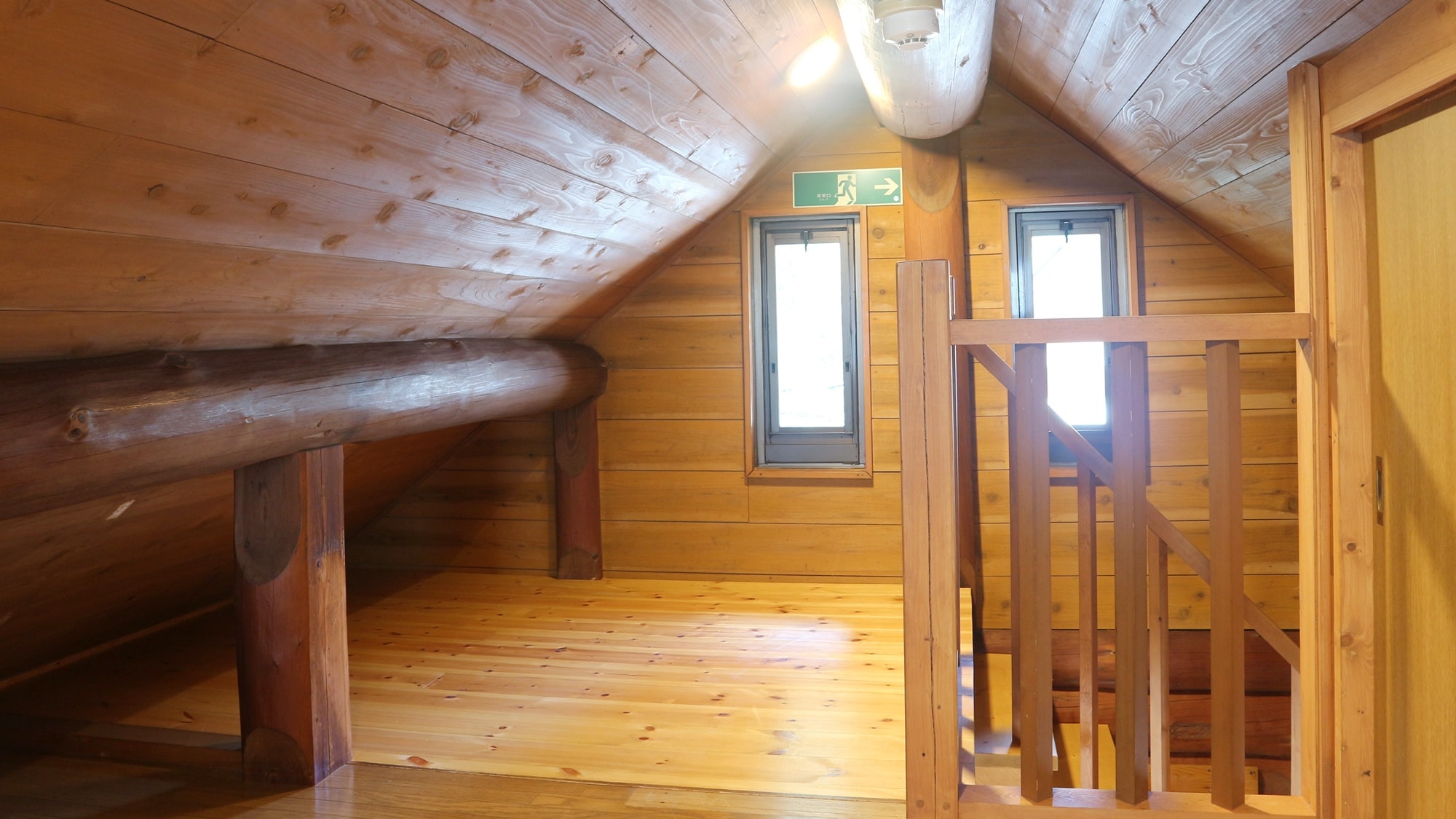 * [Example of cottage] The large loft in the skylight, which is popular with children, feels like an attic ♪