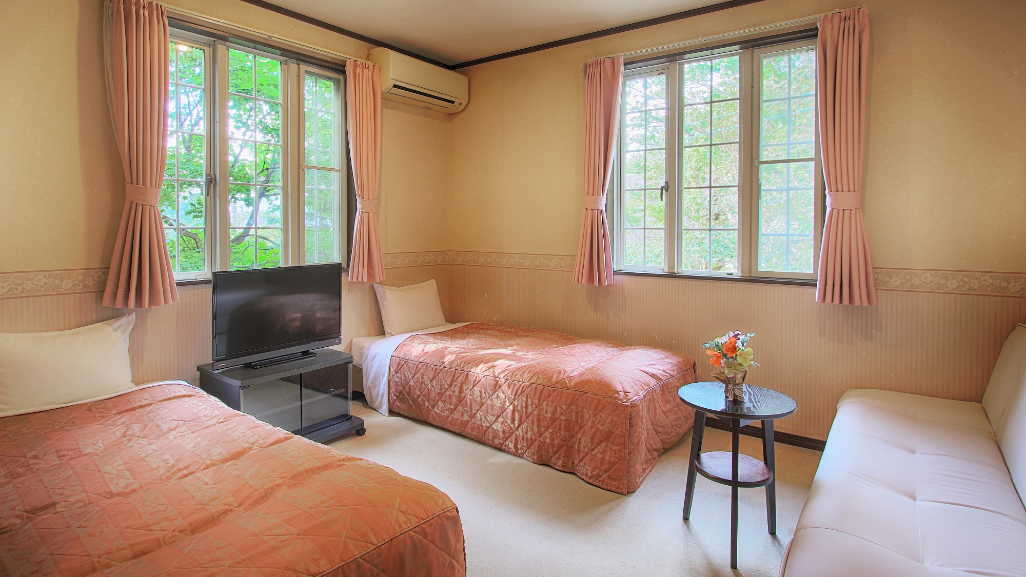 Western-style room example