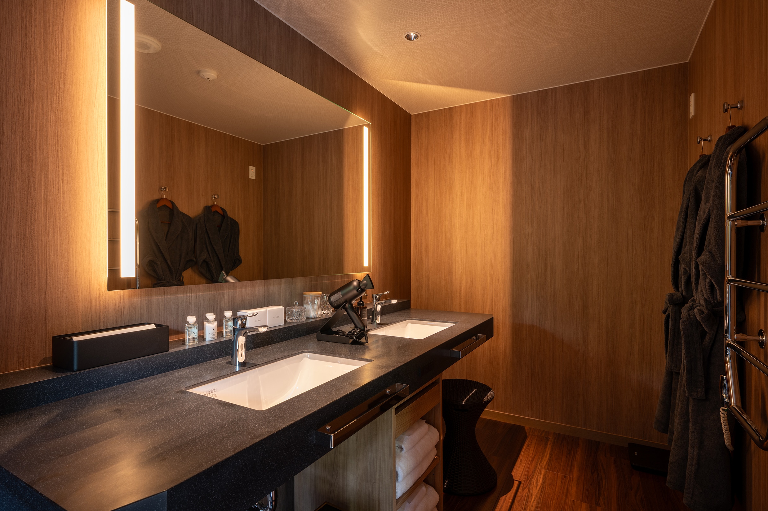 River View Panorama Suite Washroom Area
