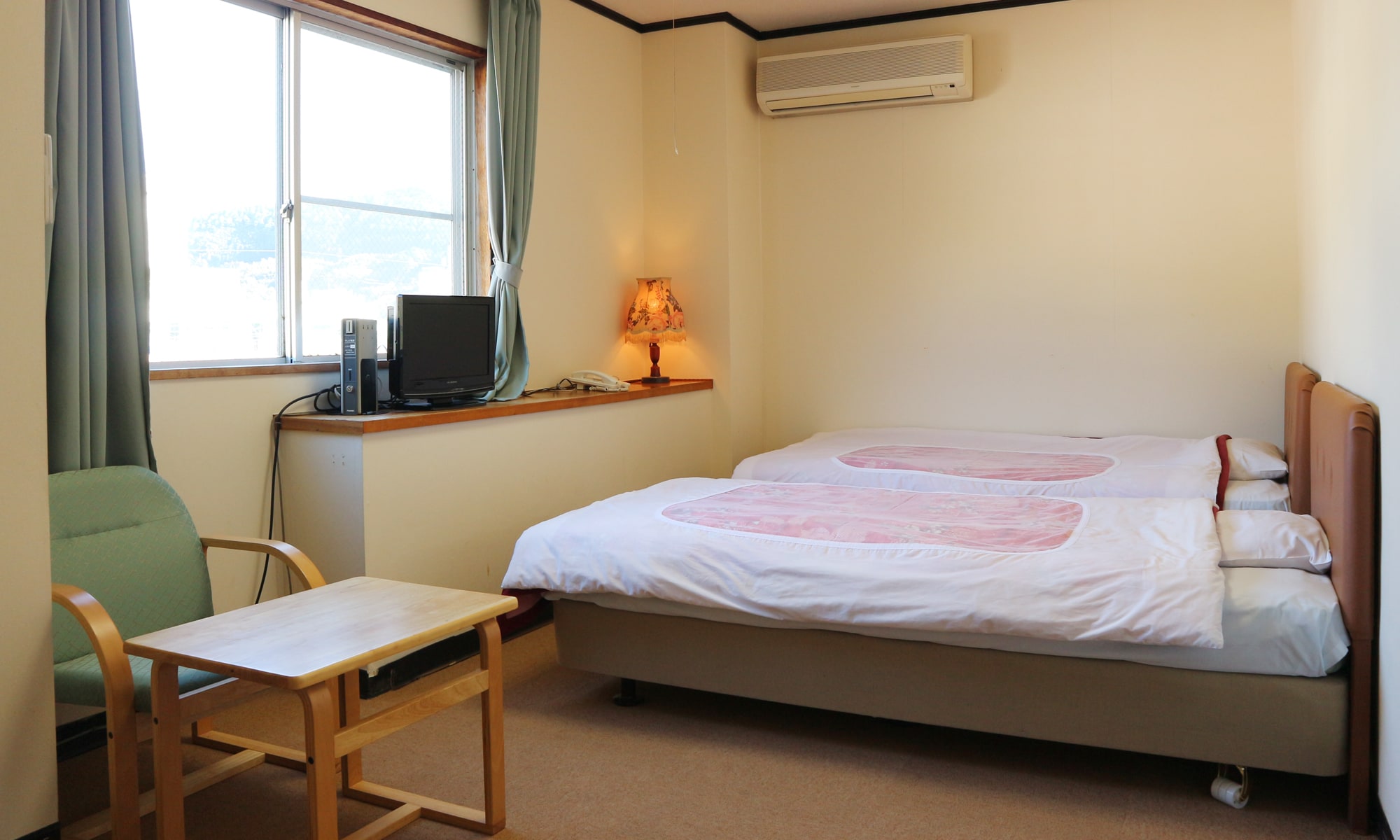 *[Example of guest room] Western-style room with 8 tatami mats (with unit bath) ★ Wi-Fi available