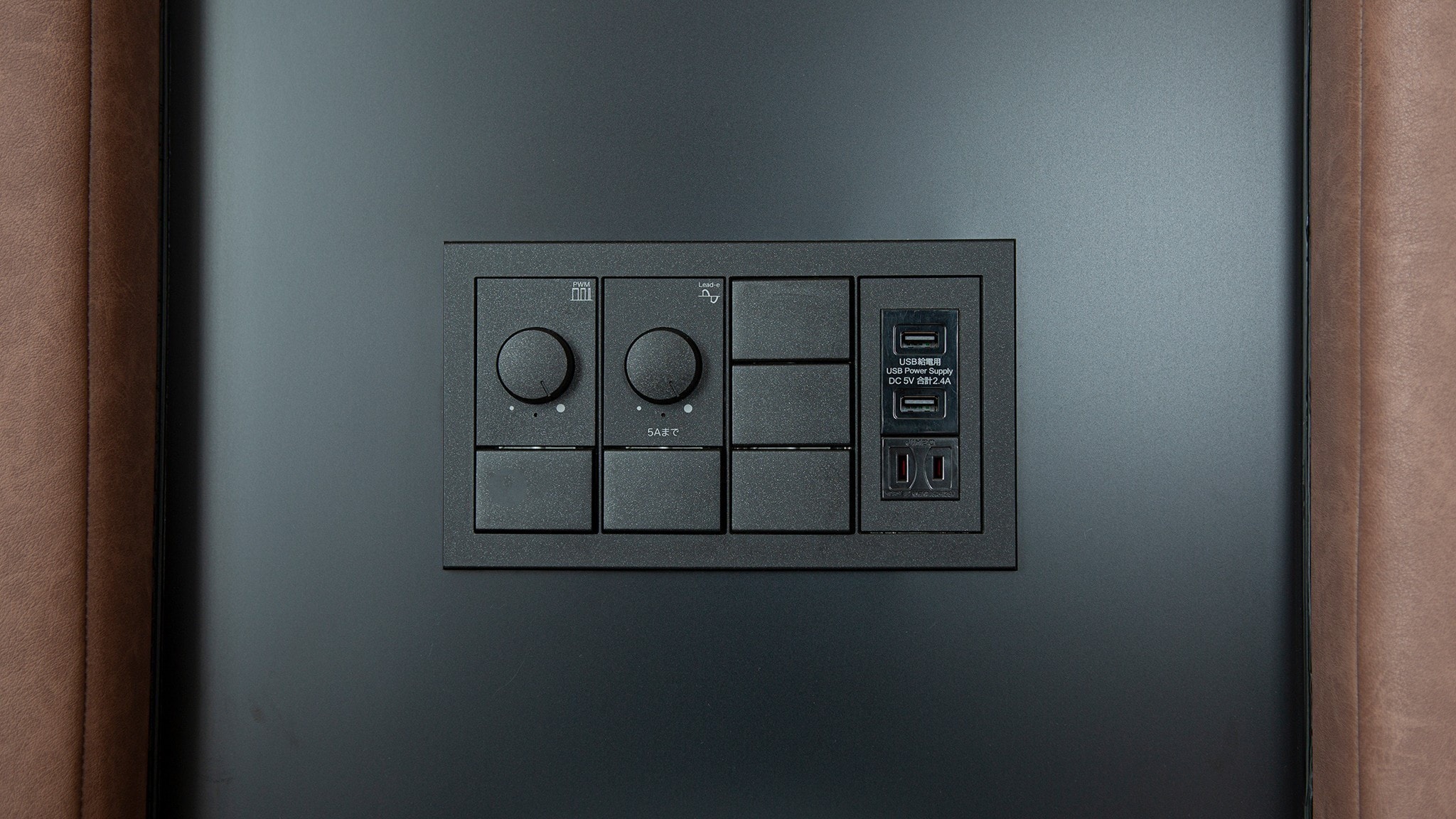 In addition to the outlet next to the bed, it also supports USB