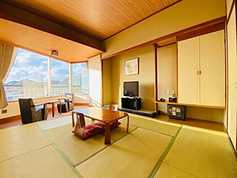Bangunan utama kamar bergaya Jepang 10 kamar tipe tatami